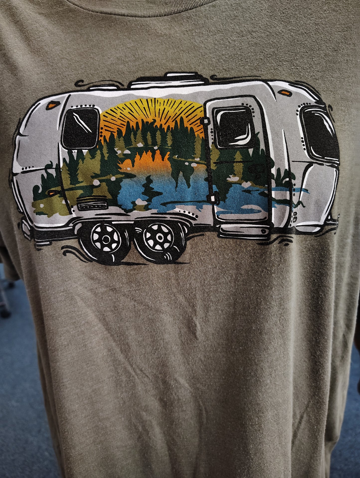 Wild Tribute camper tee size xxl