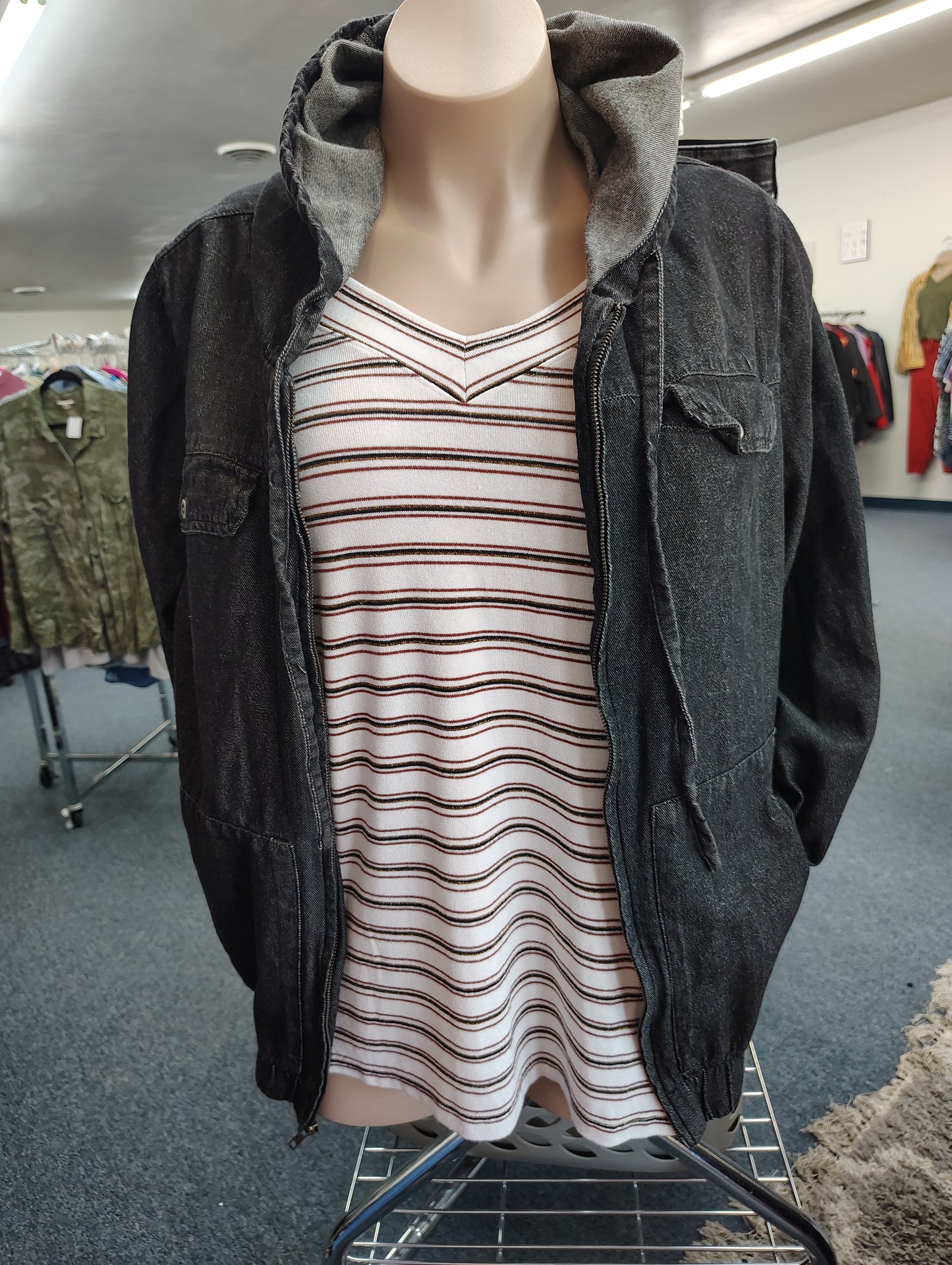 Roaman's dark denim hooded jacket size 26w 4x