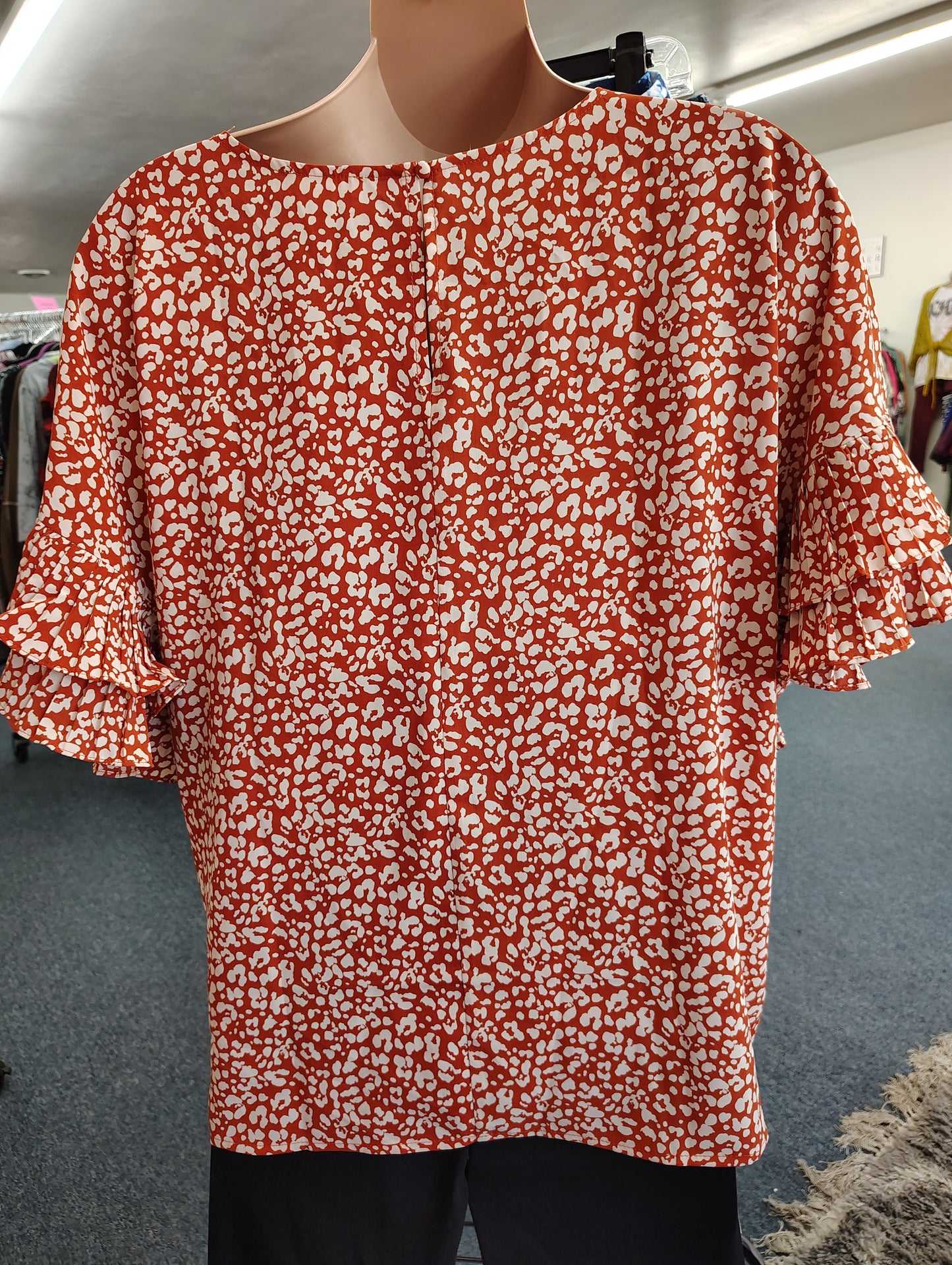 Oddy NWT orange and white animal print flutter sleeve top size 2x