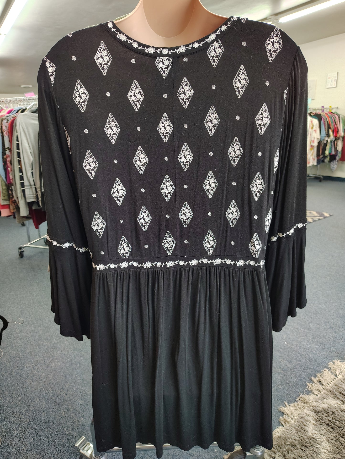 Torrid black embroidered babydoll knit top size 4x