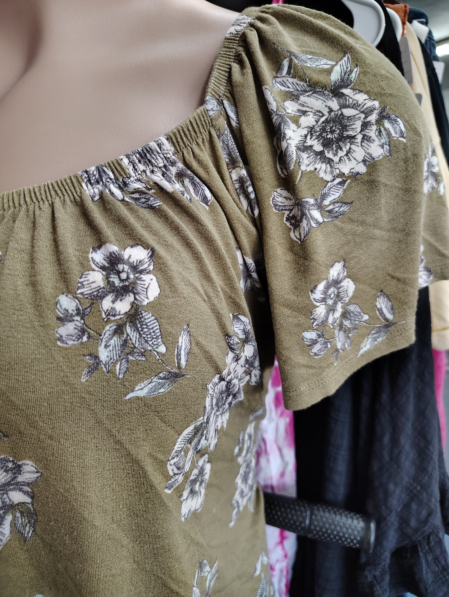 Lane Bryant green floral flutter sleeve top size 14/16 1x