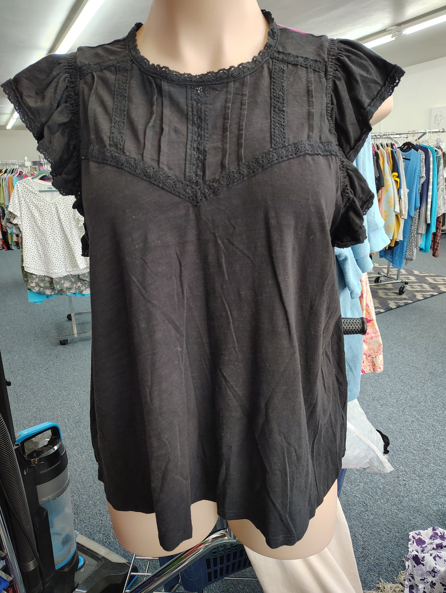 Torrid black flutter sleeve black bib top size 2x