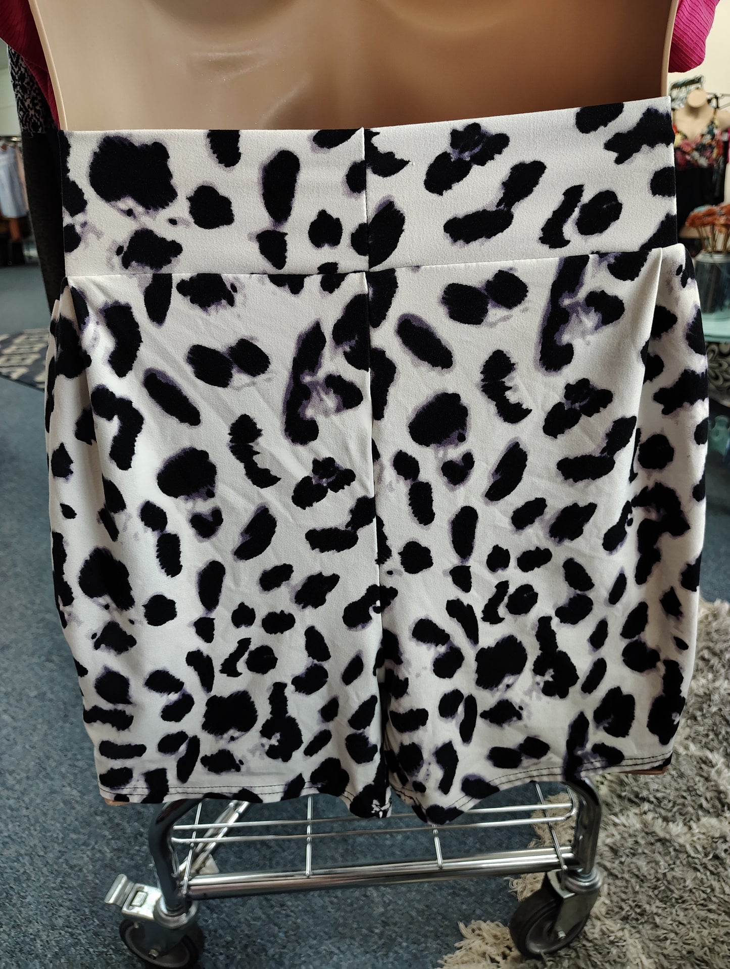 Animal print harem shorts pull on size 1x/2x