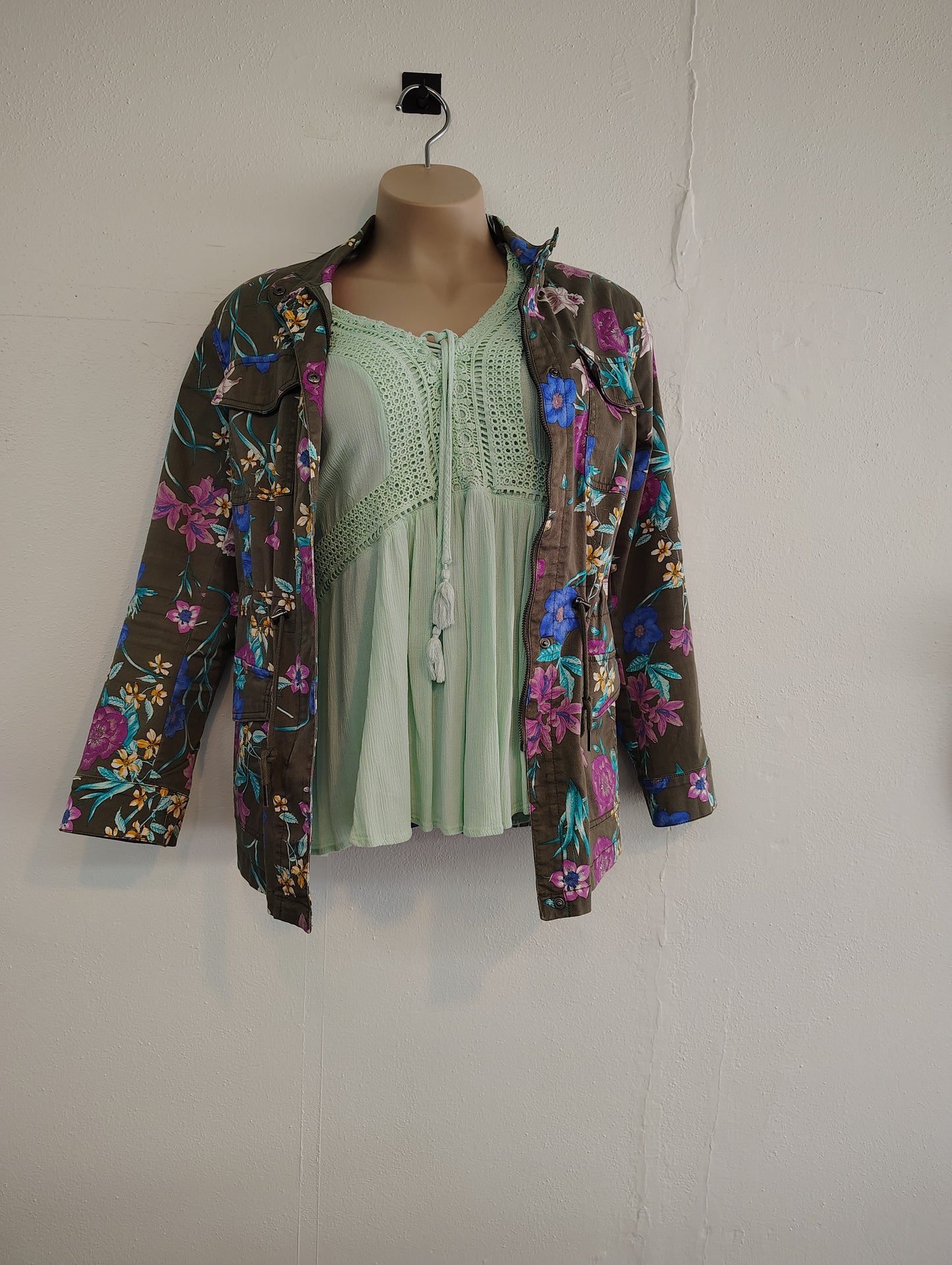 Lane Bryant floral denim jacket size 14/16 2x