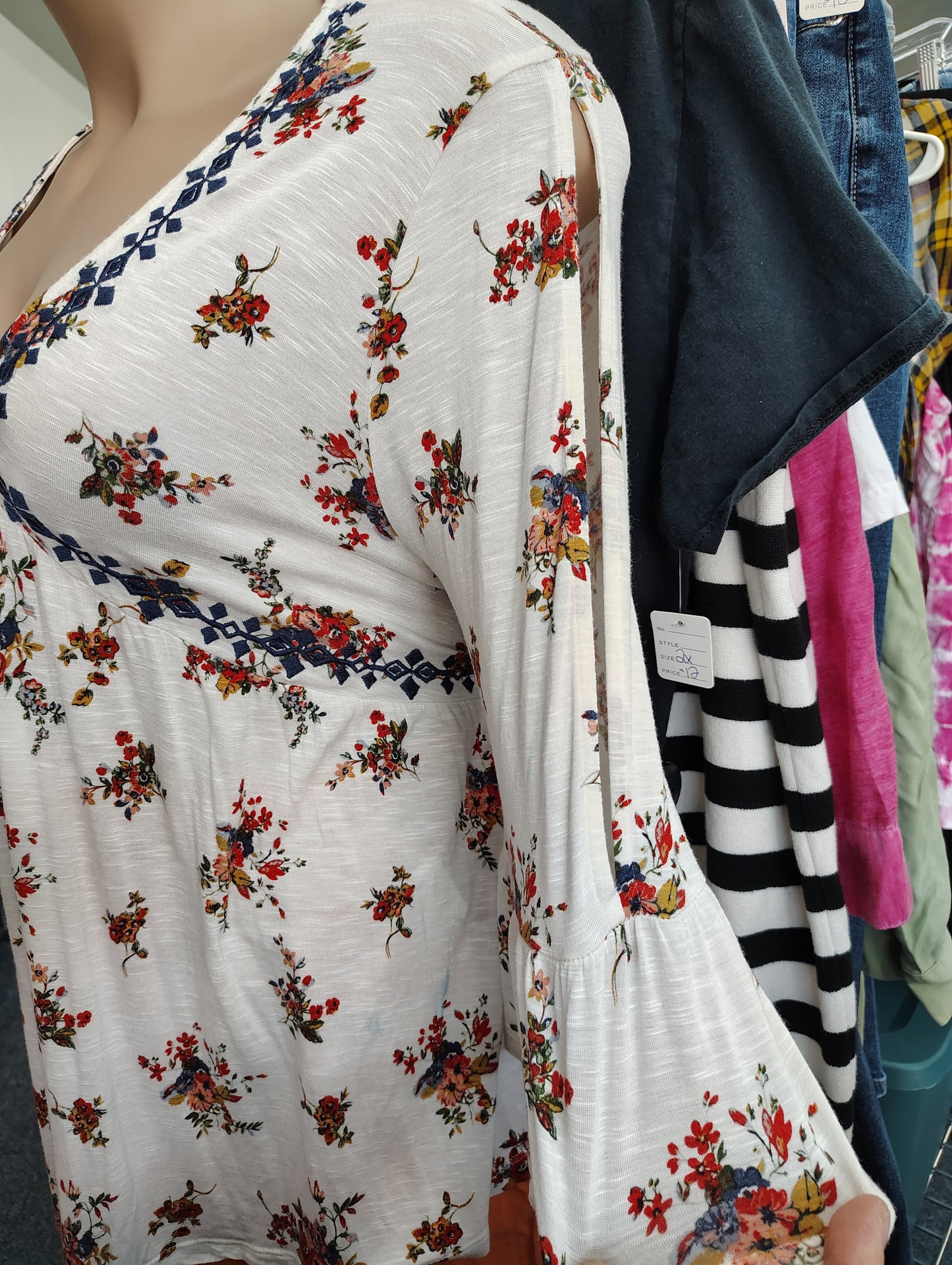 Eyeshadow 1x floral boho top