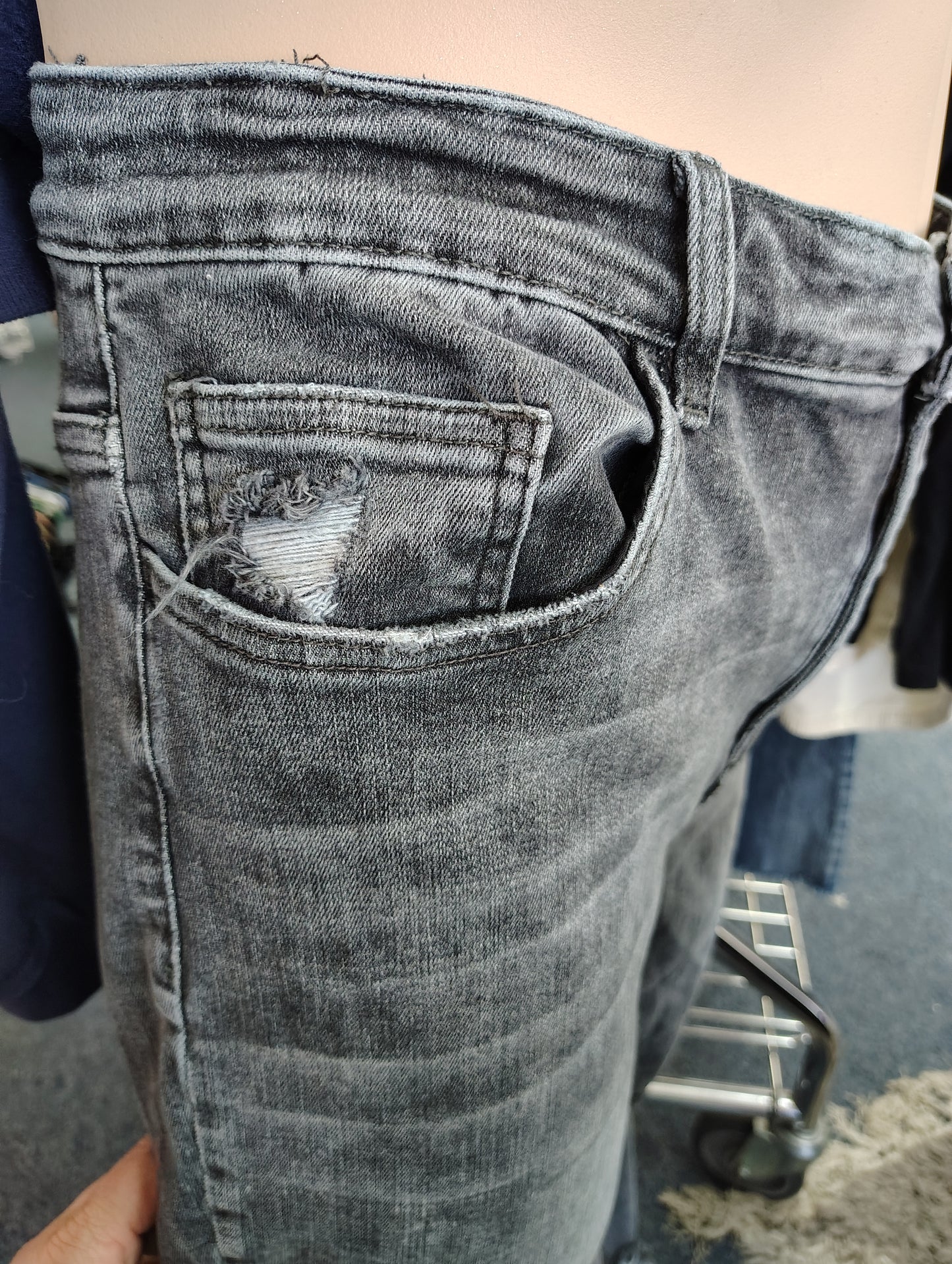 Vervet gray stretch distressed skinny jeans size 22