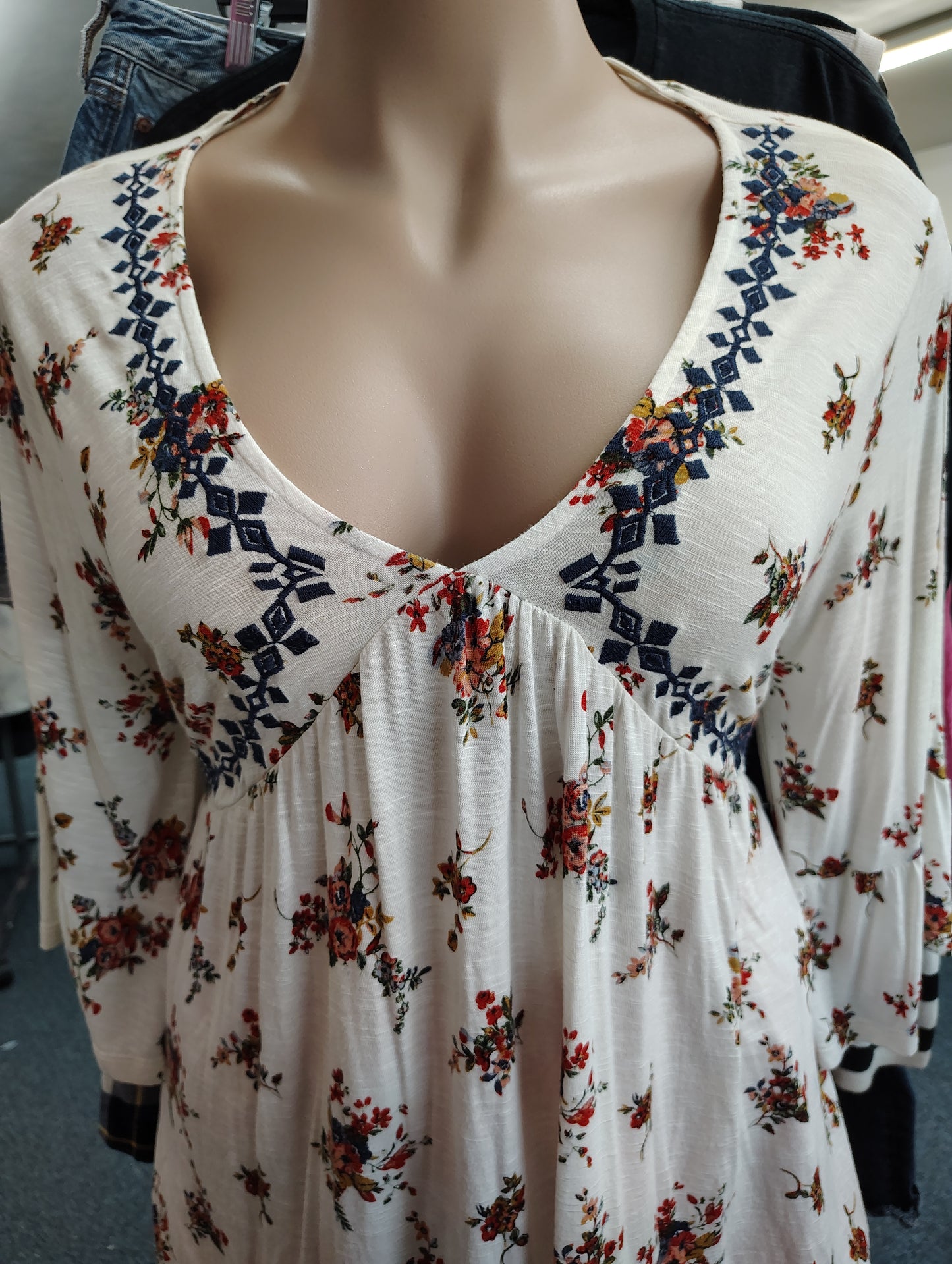 Eyeshadow 1x floral boho top