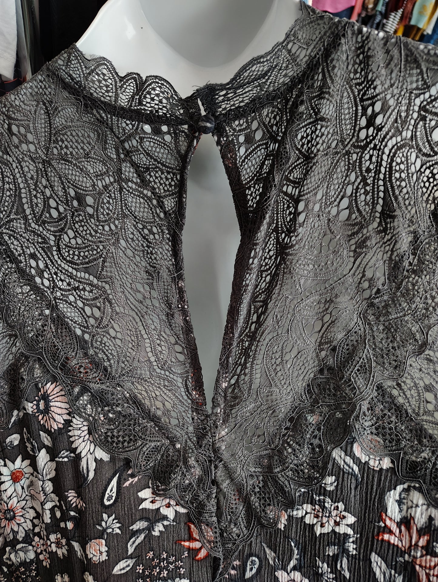 Torrid sharkbite hem floral and lace dressy top 1x