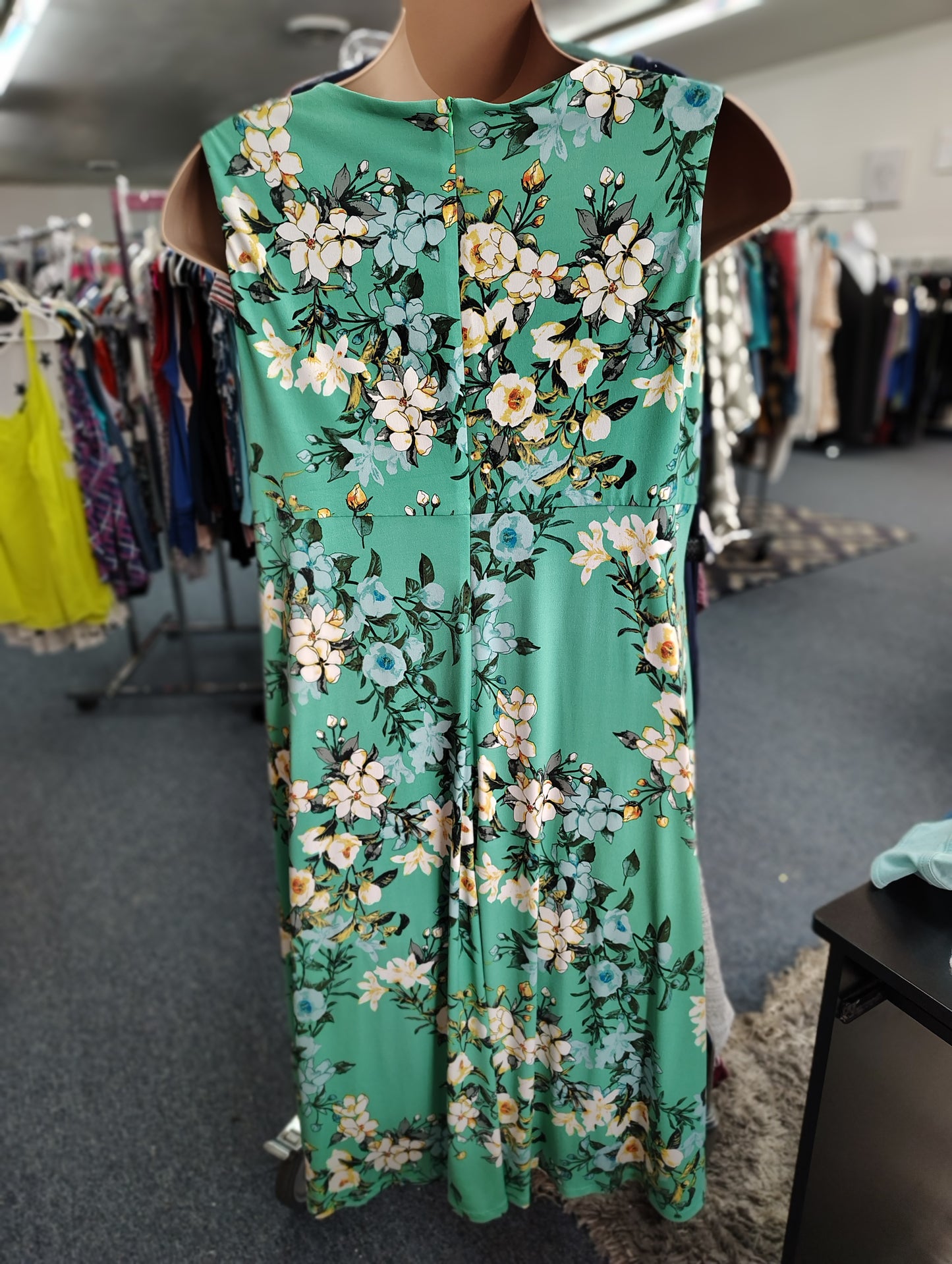London Times green floral sleeveless midi dress size 18
