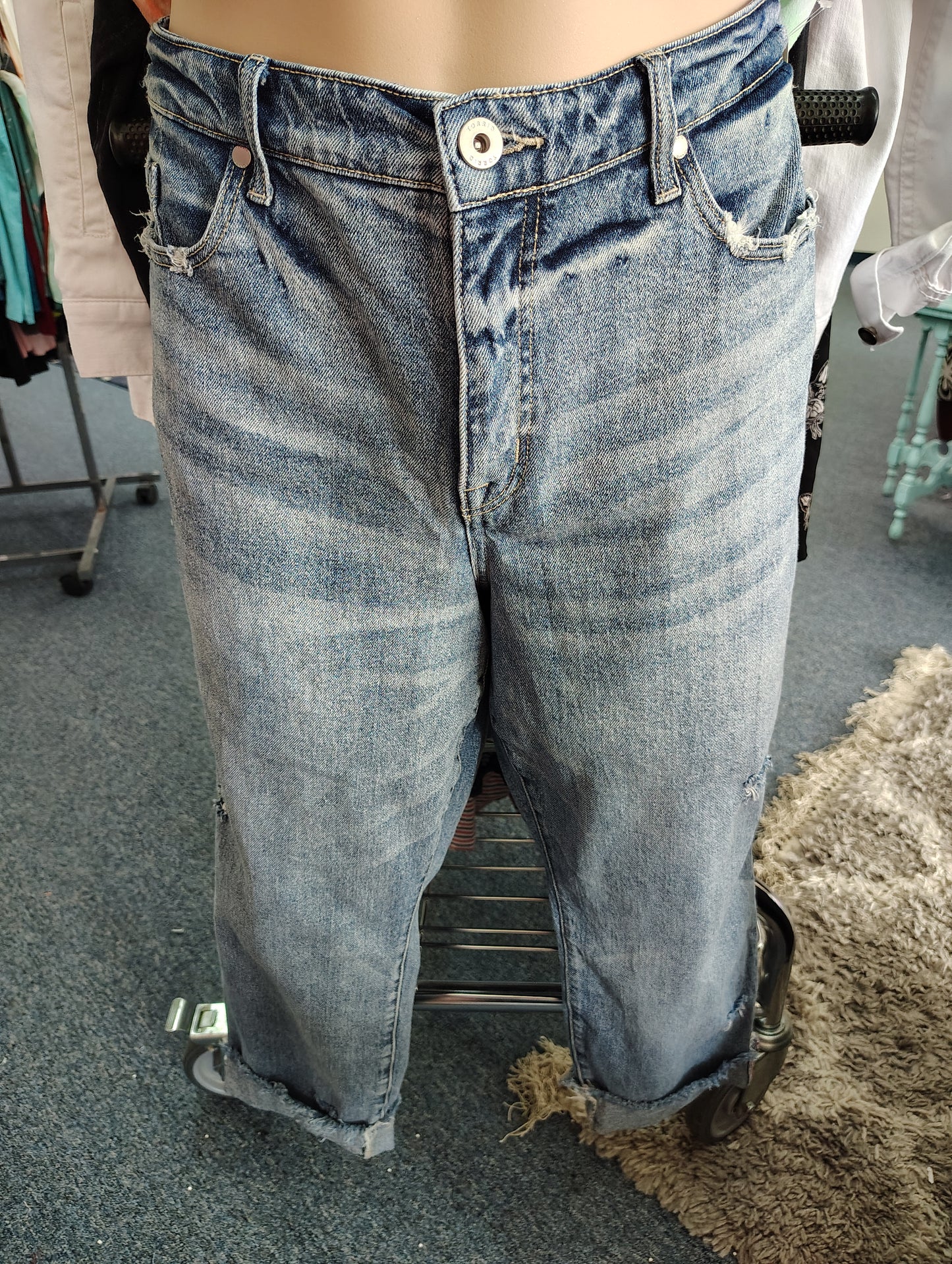 Torrid cropped distressed jeans size 22 tall