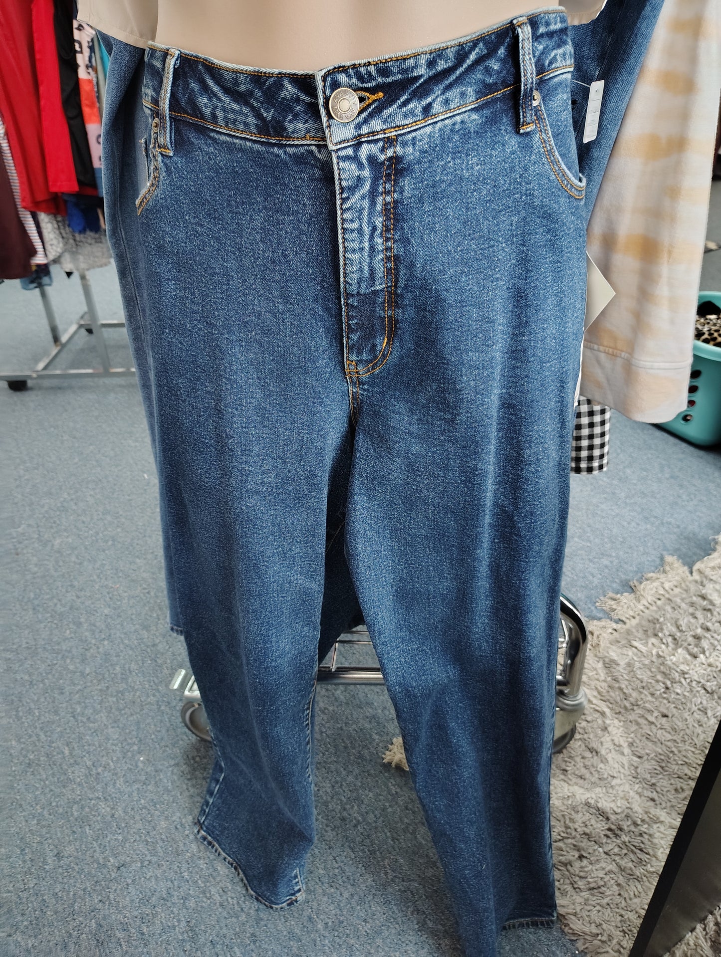 Ava & Vib NWT high rise 90's straight jeans size 22