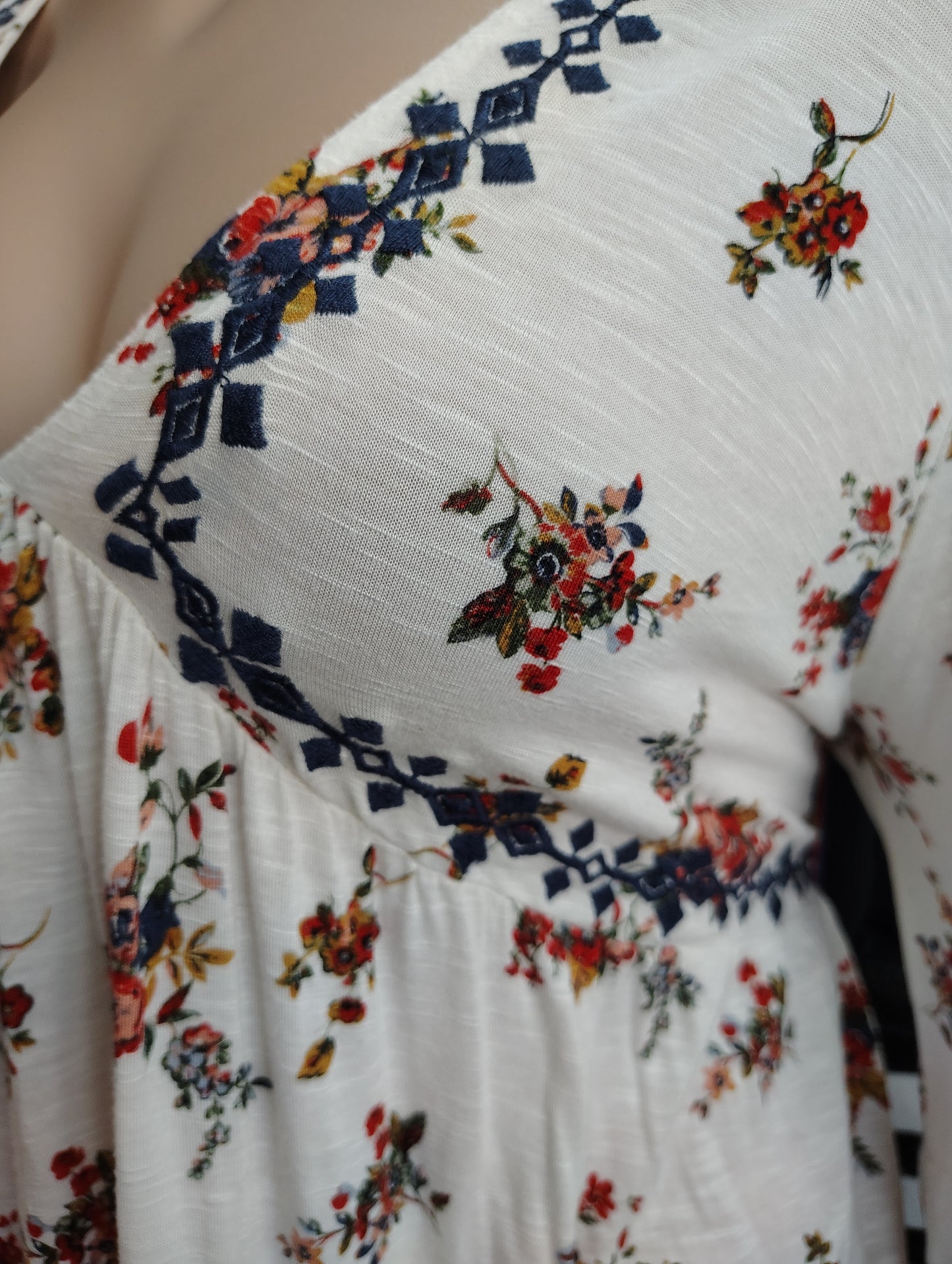 Eyeshadow 1x floral boho top