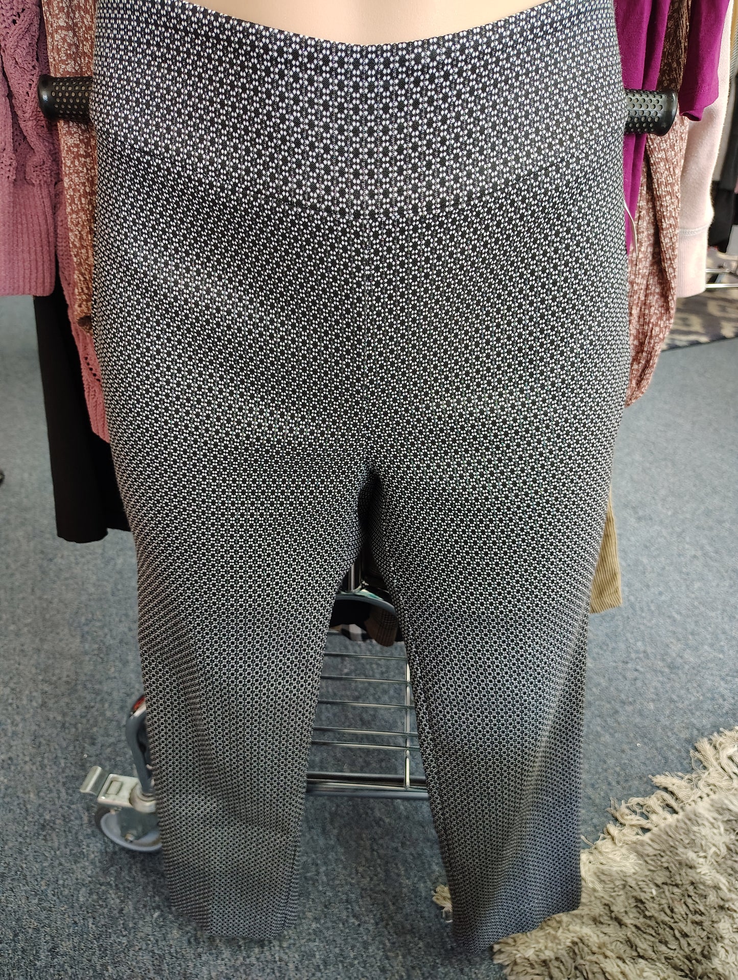 Roz & Ali patterned pull on crop dress pants size 16