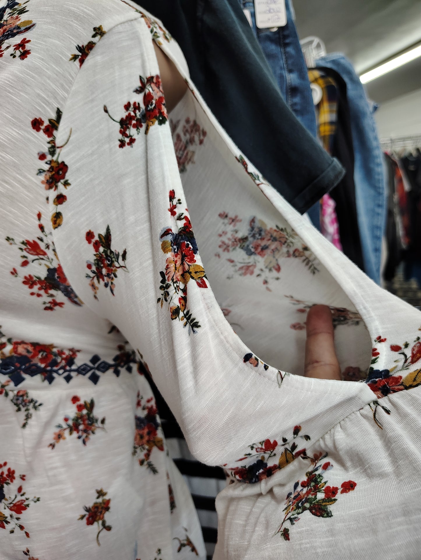 Eyeshadow 1x floral boho top