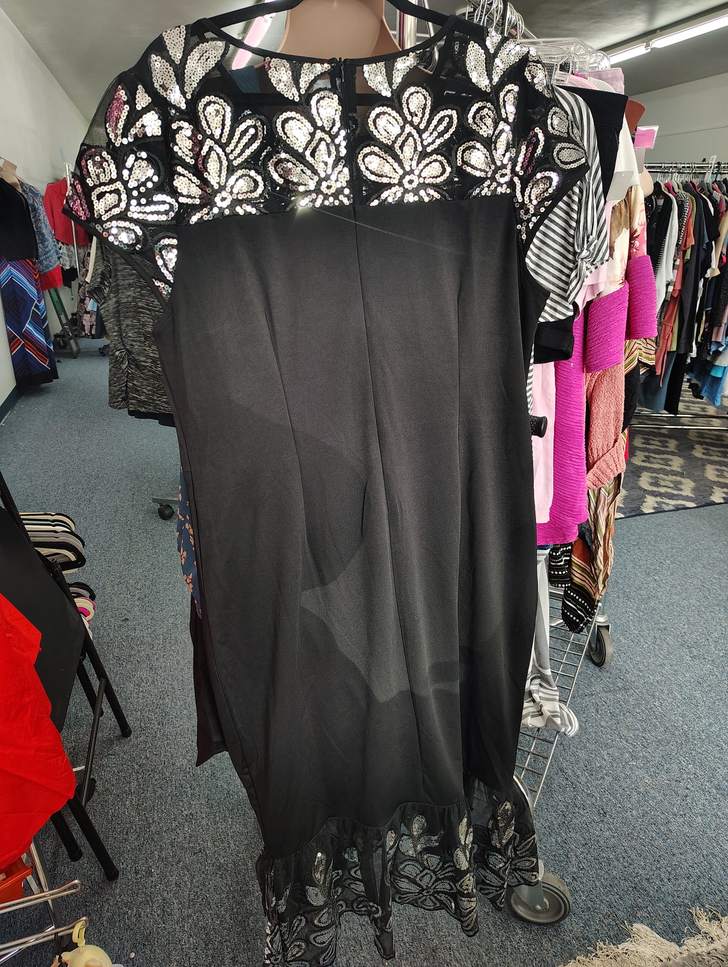 Black sequin accent dress with ruffle size xl-1x