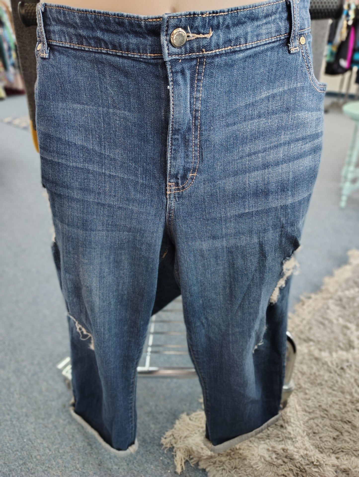 Jennifer Lopez distressed capri jeans size 22W