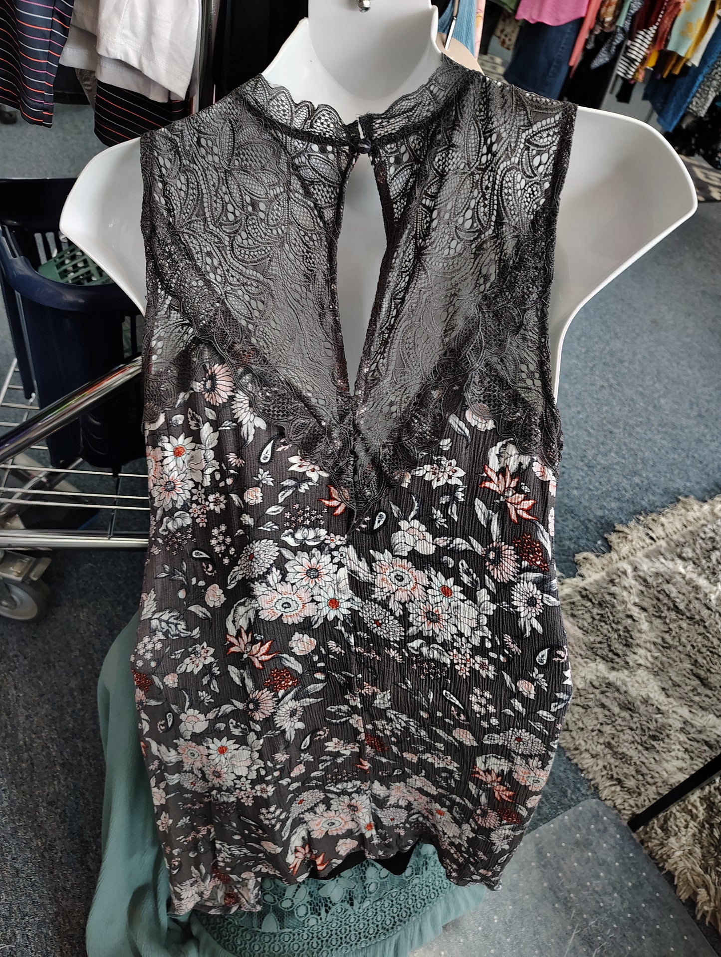 Torrid sharkbite hem floral and lace dressy top 1x