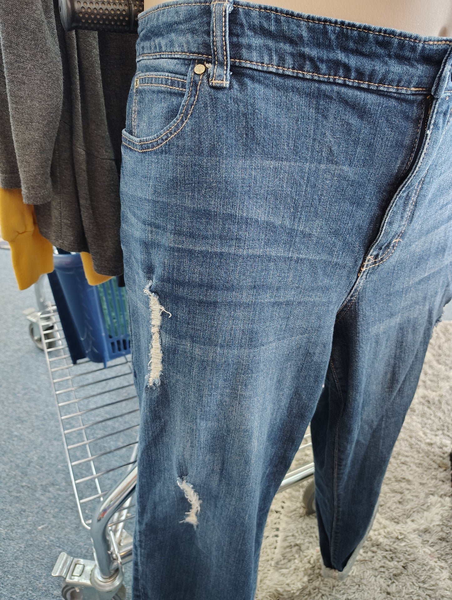 Jennifer Lopez distressed capri jeans size 22W