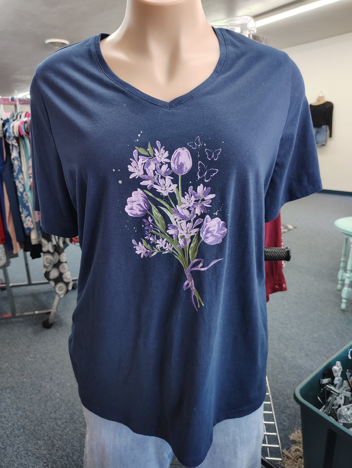 Catherines navy floral tee size 3x
