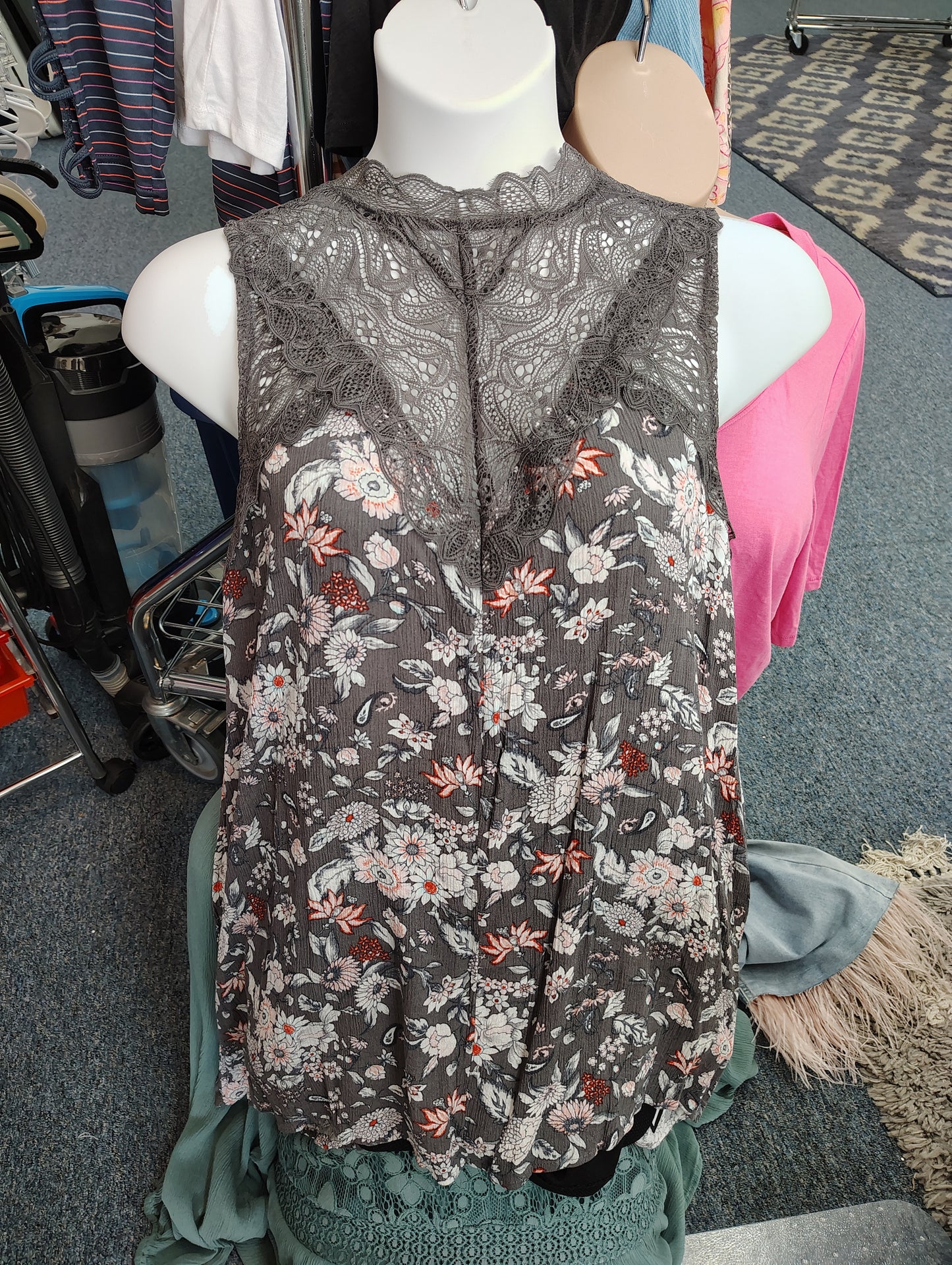 Torrid sharkbite hem floral and lace dressy top 1x
