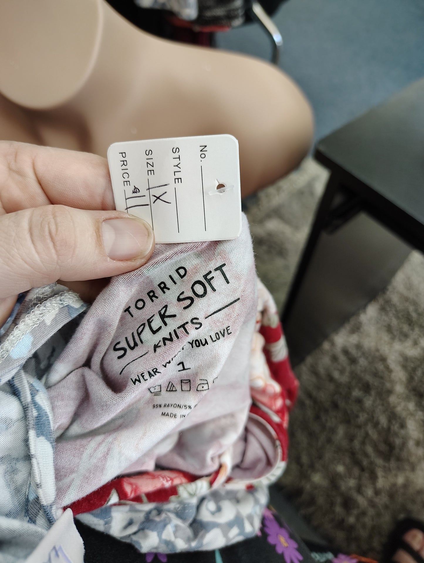 Torrid super soft knits red floral top size 1x