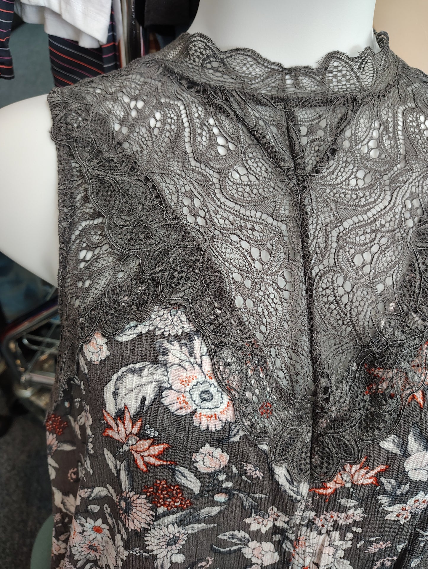 Torrid sharkbite hem floral and lace dressy top 1x