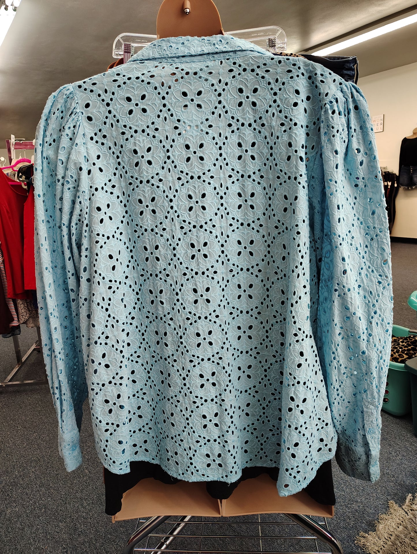 On 34th blue eyelet long sleeve top size 4x