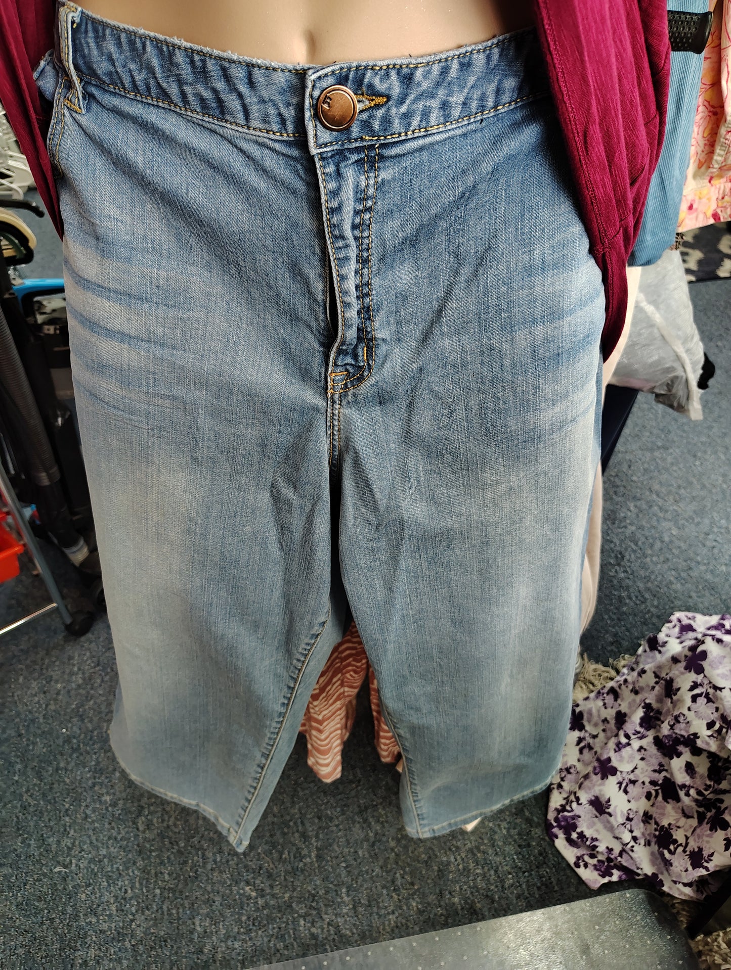 Lane Bryant genius fit capri jeans size 26