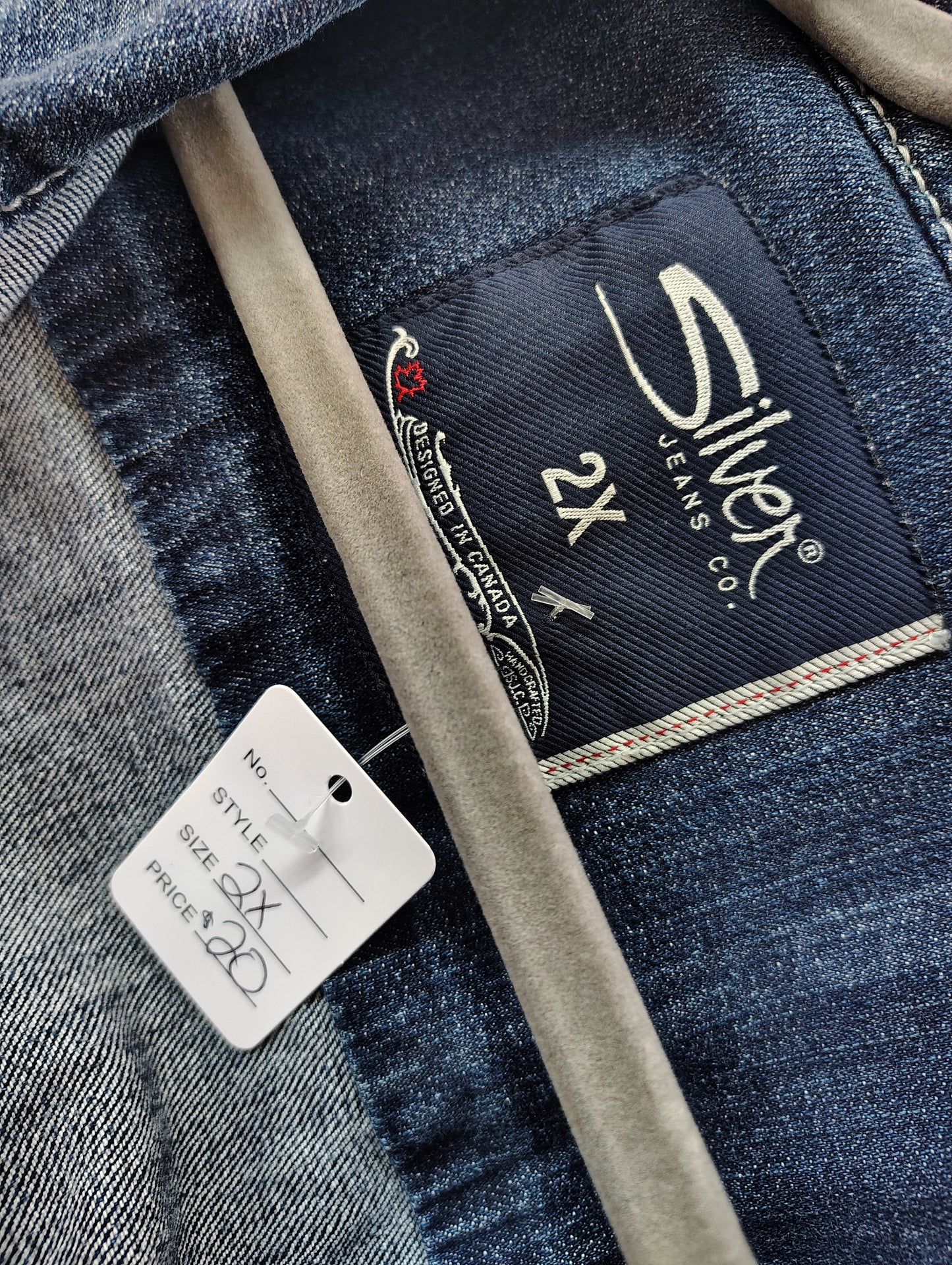 Silver jeans denim jacket size 2x runs like 1x