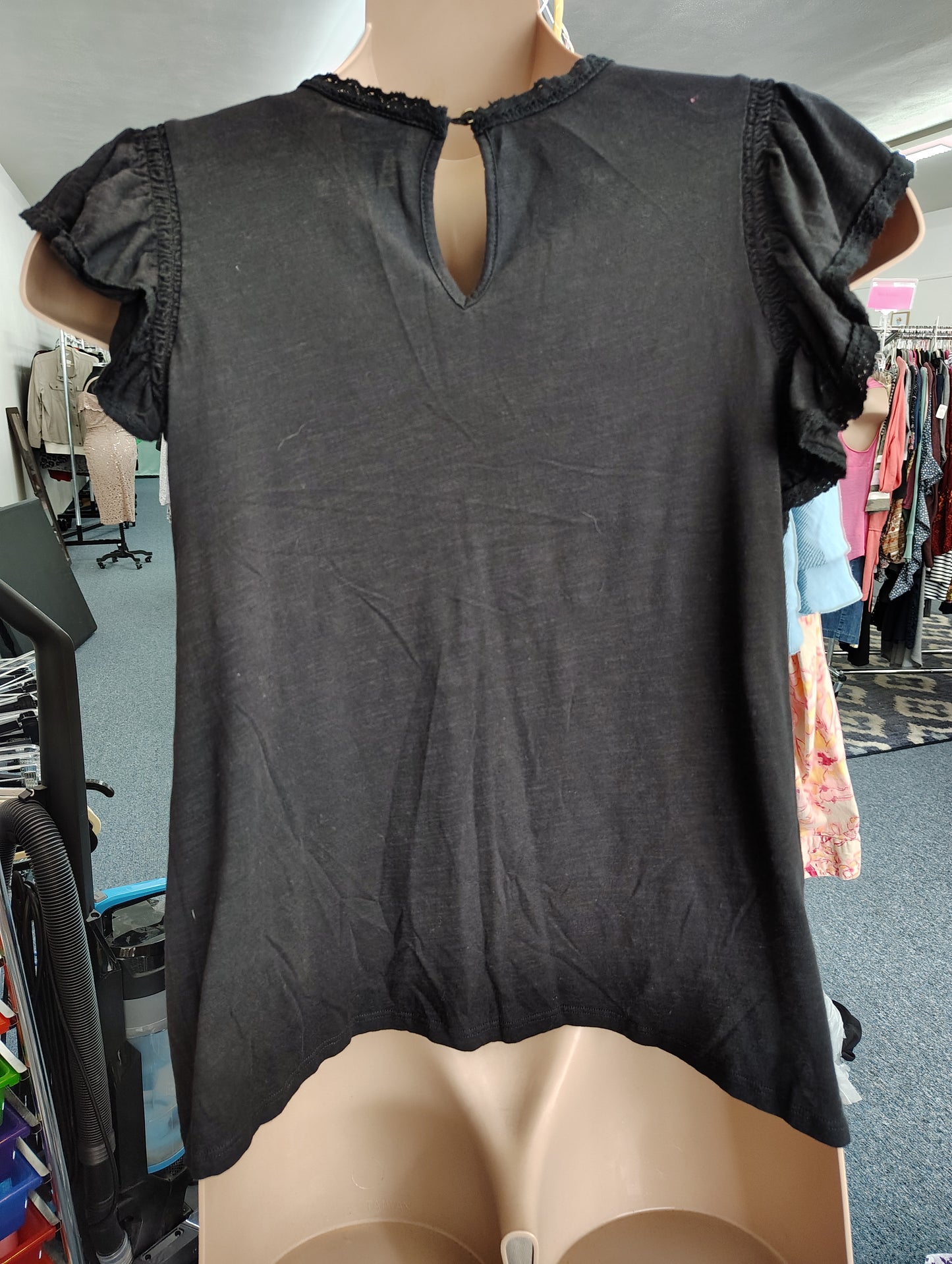 Torrid black flutter sleeve black bib top size 2x