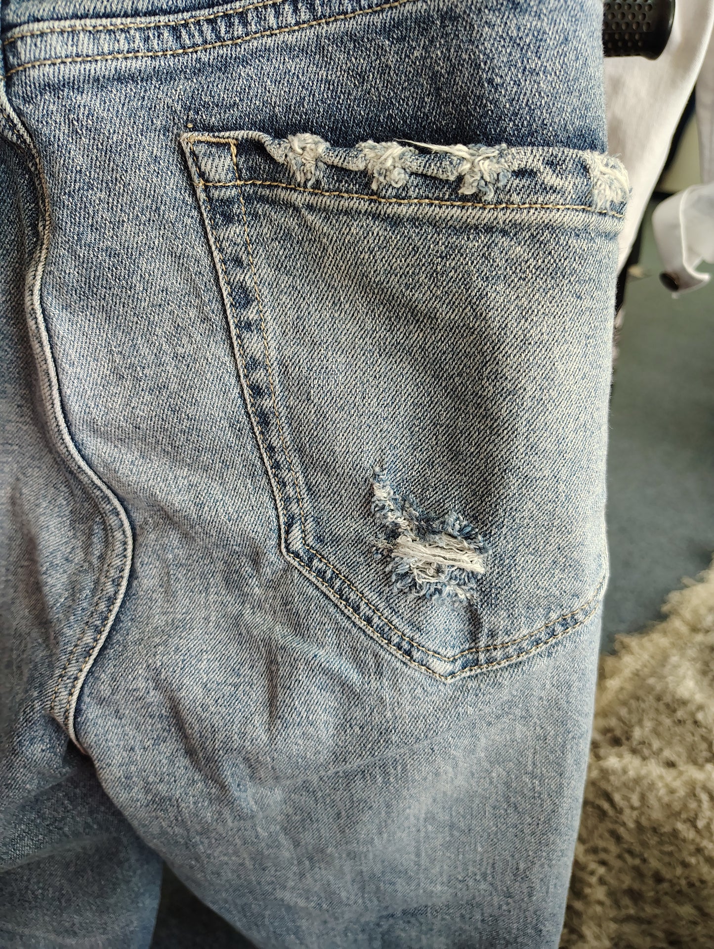 Torrid cropped distressed jeans size 22 tall