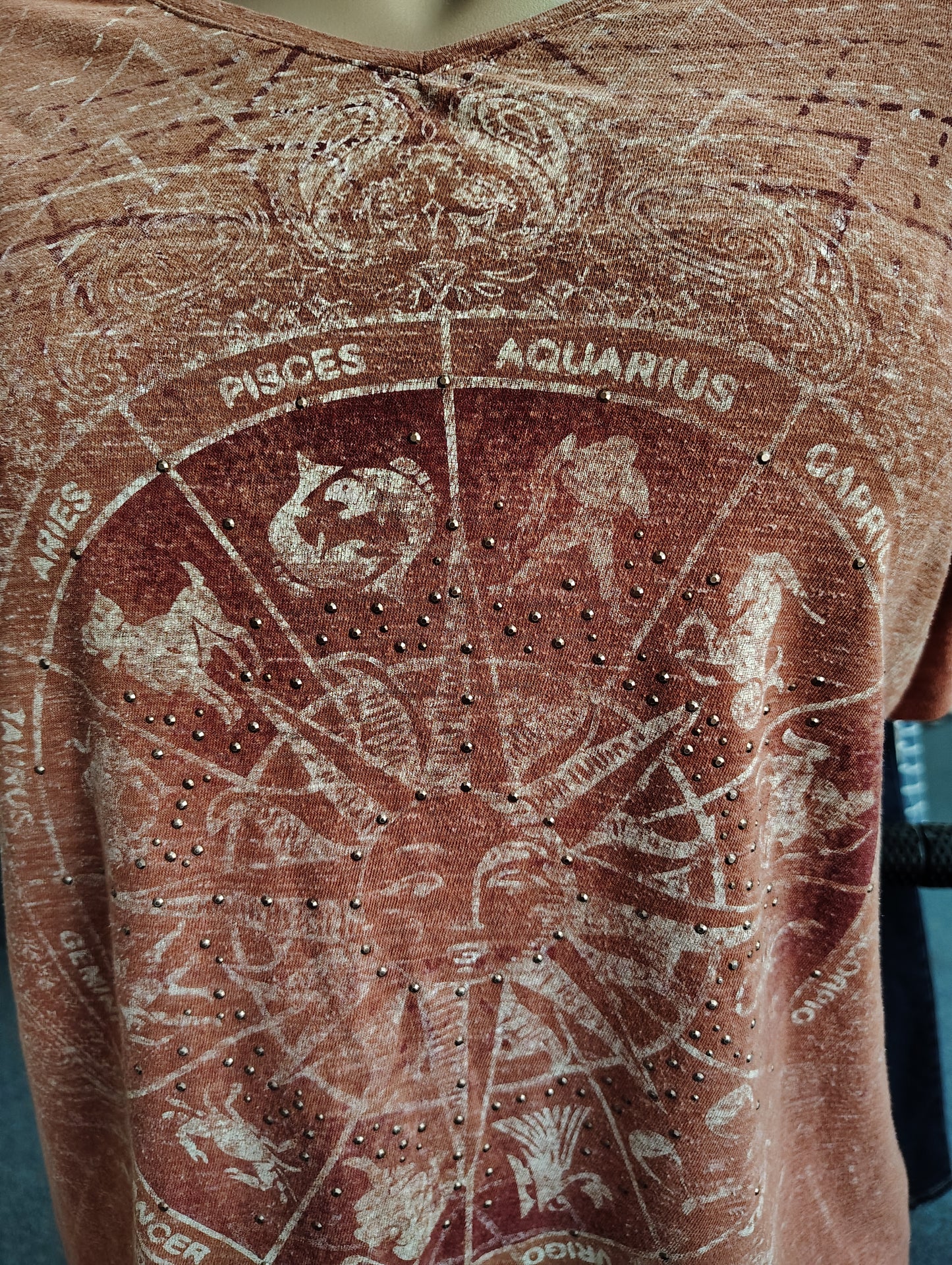 Catherines salmon colored tee with astrology pattern size 1x