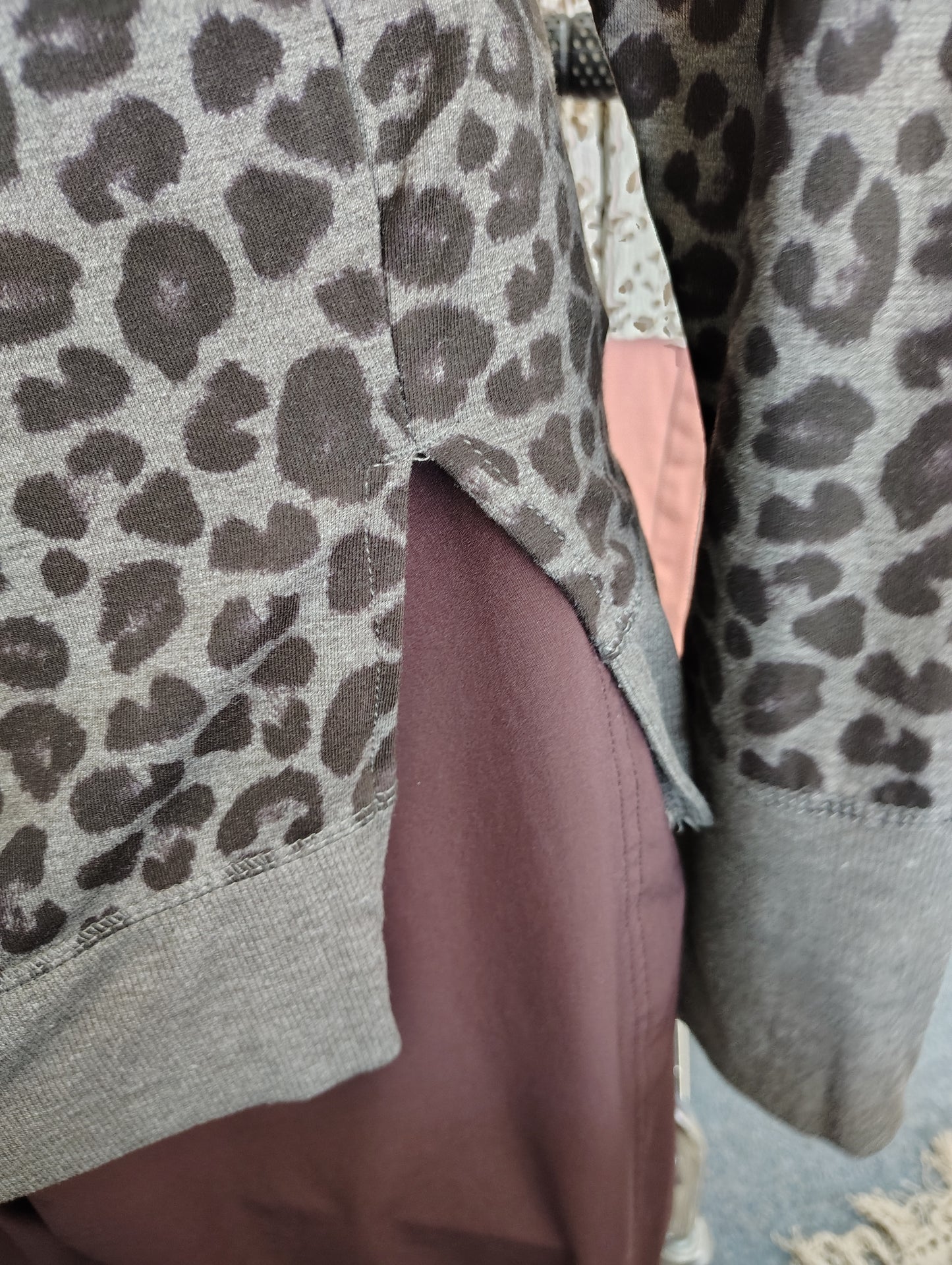 Avia slit side animal print athletic sweatshirt size xl