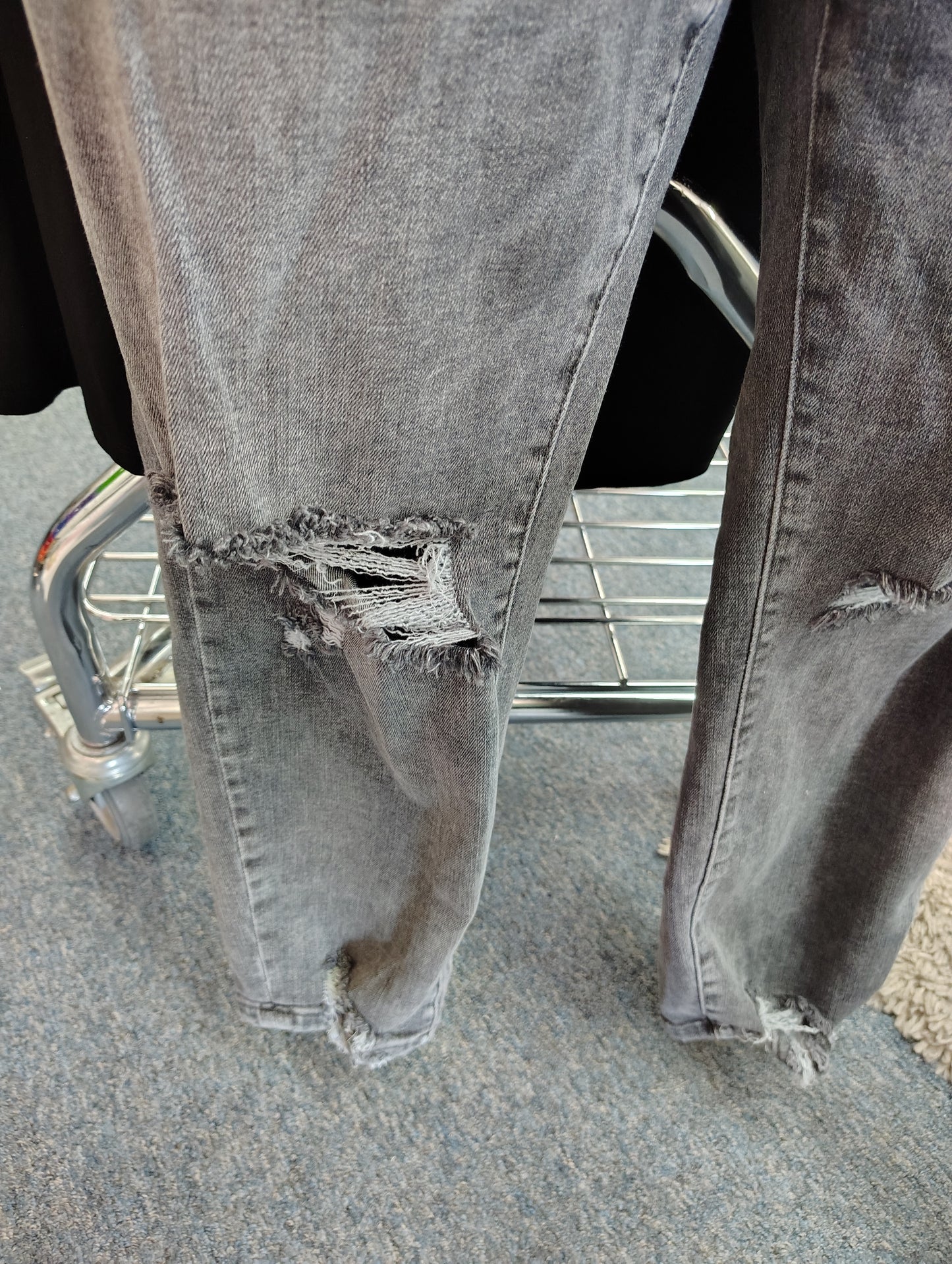 Vervet gray stretch distressed skinny jeans size 22