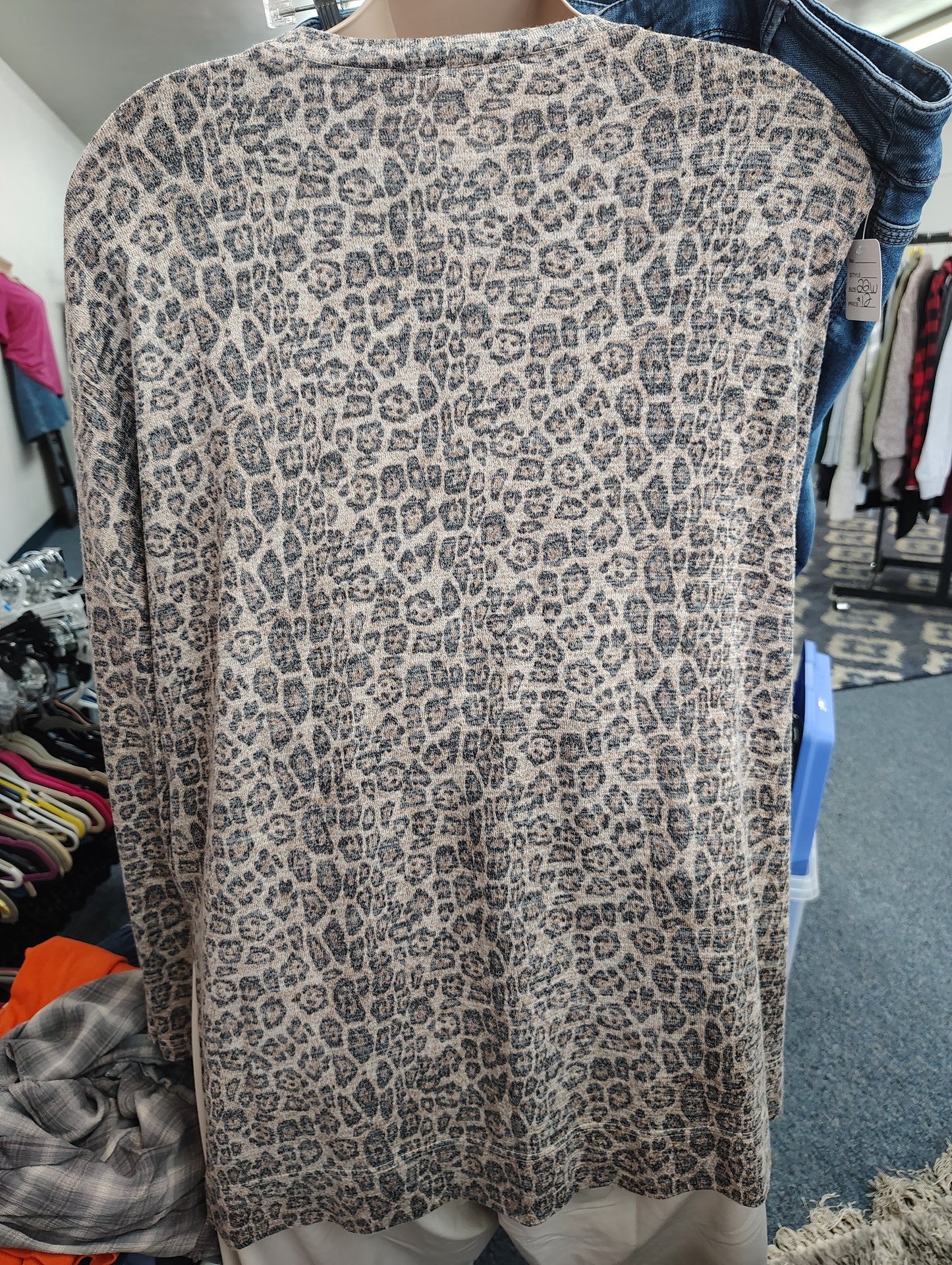 Amaryllis leopard print long sleeve lightweight top size 3x