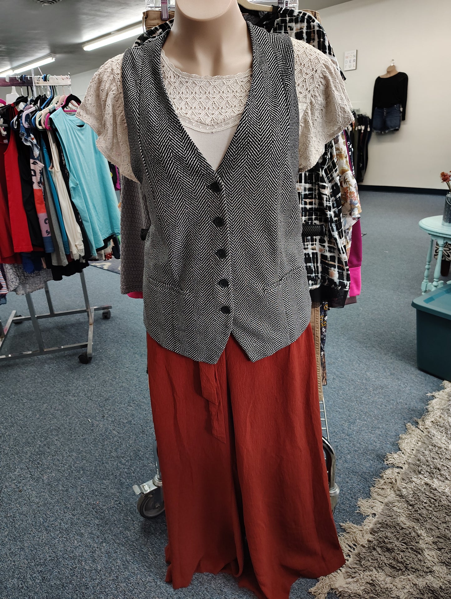 Studio by Torrid houndstooth stretchy dress vest size 6x