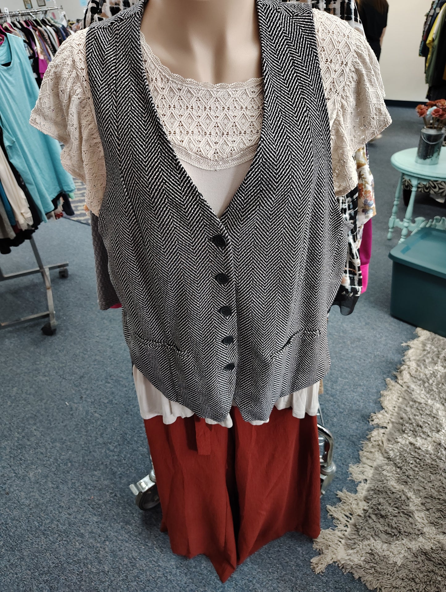 Studio by Torrid houndstooth stretchy dress vest size 6x