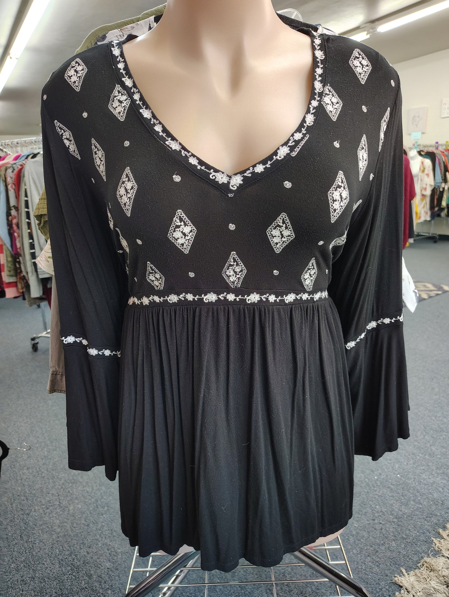 Torrid black embroidered babydoll knit top size 4x