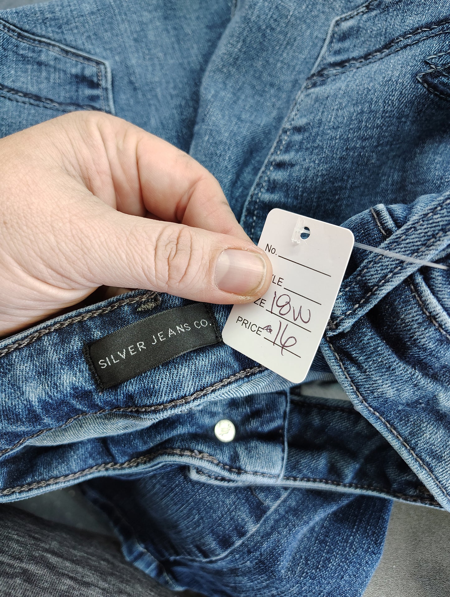 Silver jeans Elyse slim boot size 18 33 inseam