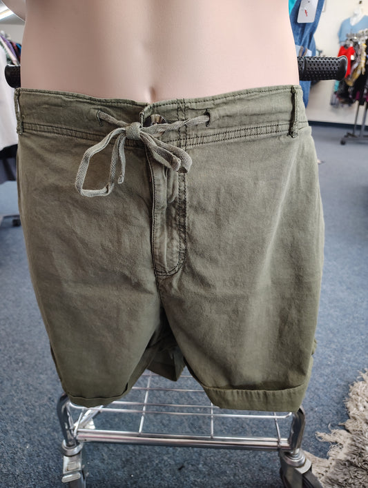 Sonoma green tie elastic waist shorts size 4x 26