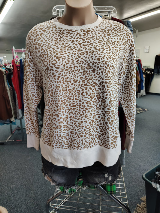 Time & Tru white leopard print sweatshirt size xxl