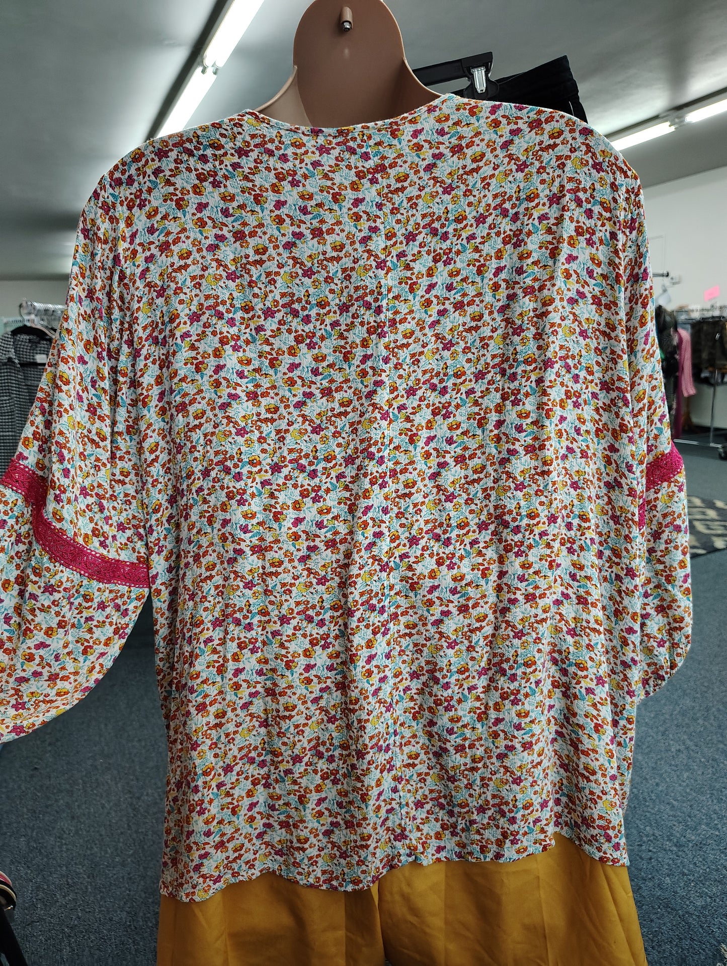 Lane Bryant floral lace trim no stretch top size 4x