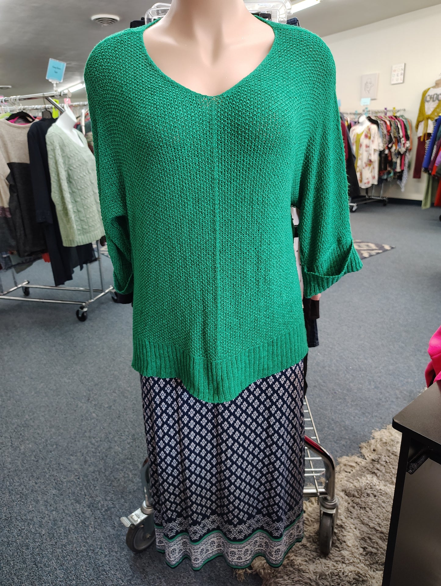 ee some kelly green lightweight sweater size 1x/2x