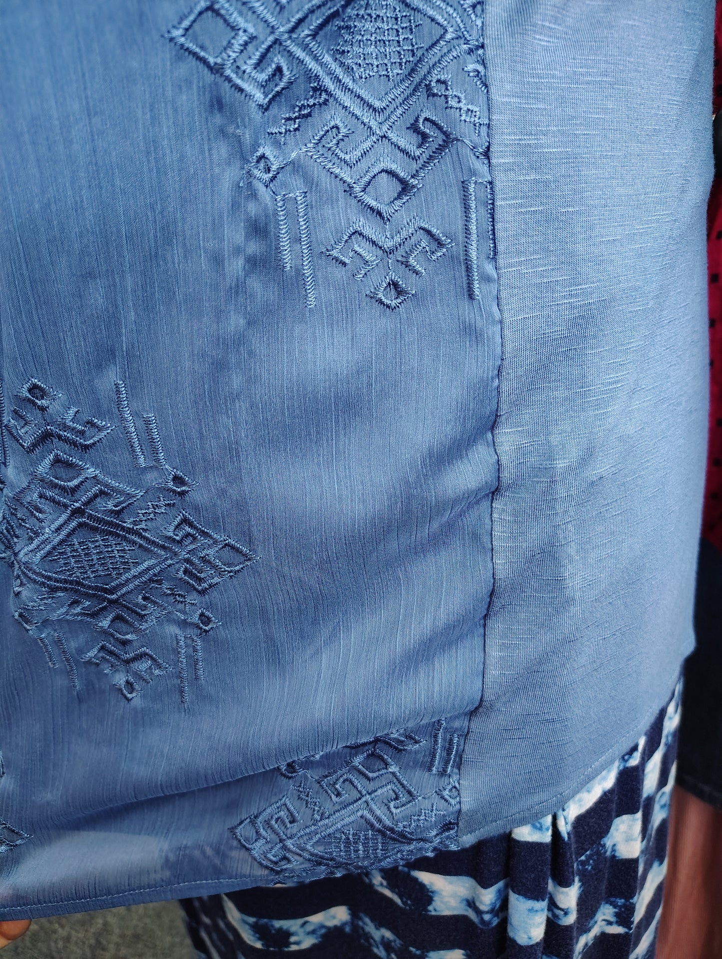 Symmetry blue embroidered top size 2x