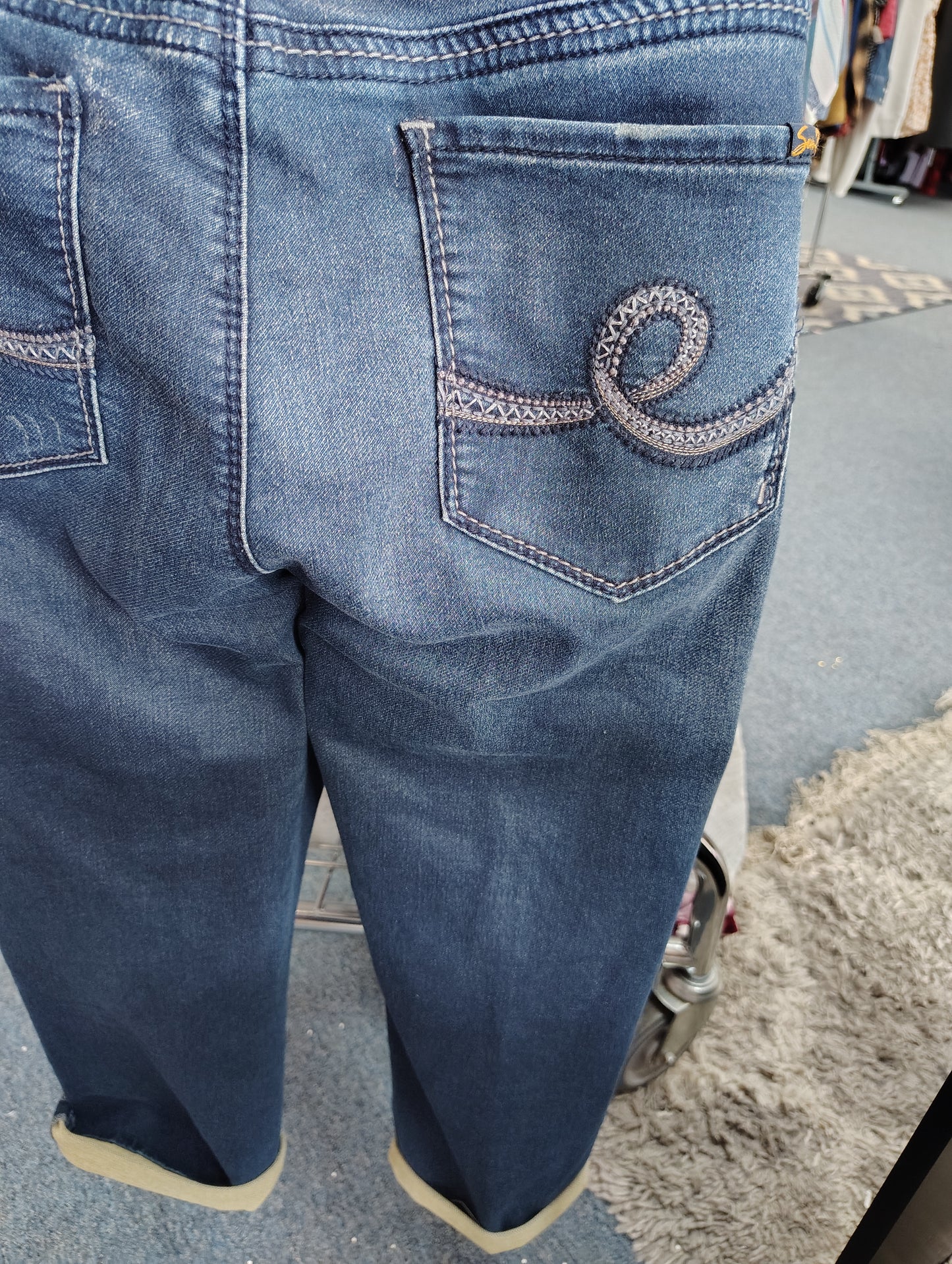 Seven girlfriend capri soft jeans size 16