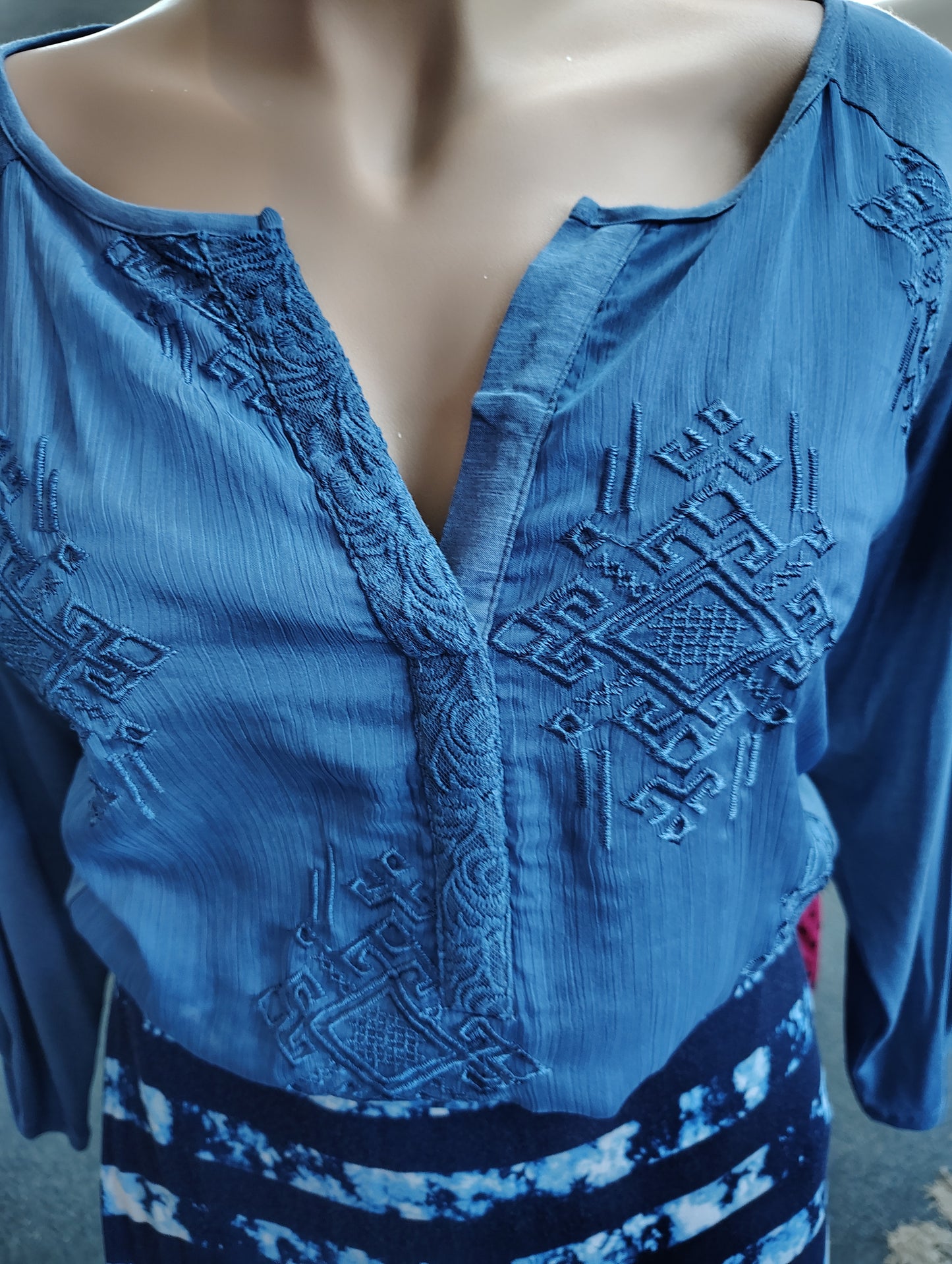 Symmetry blue embroidered top size 2x