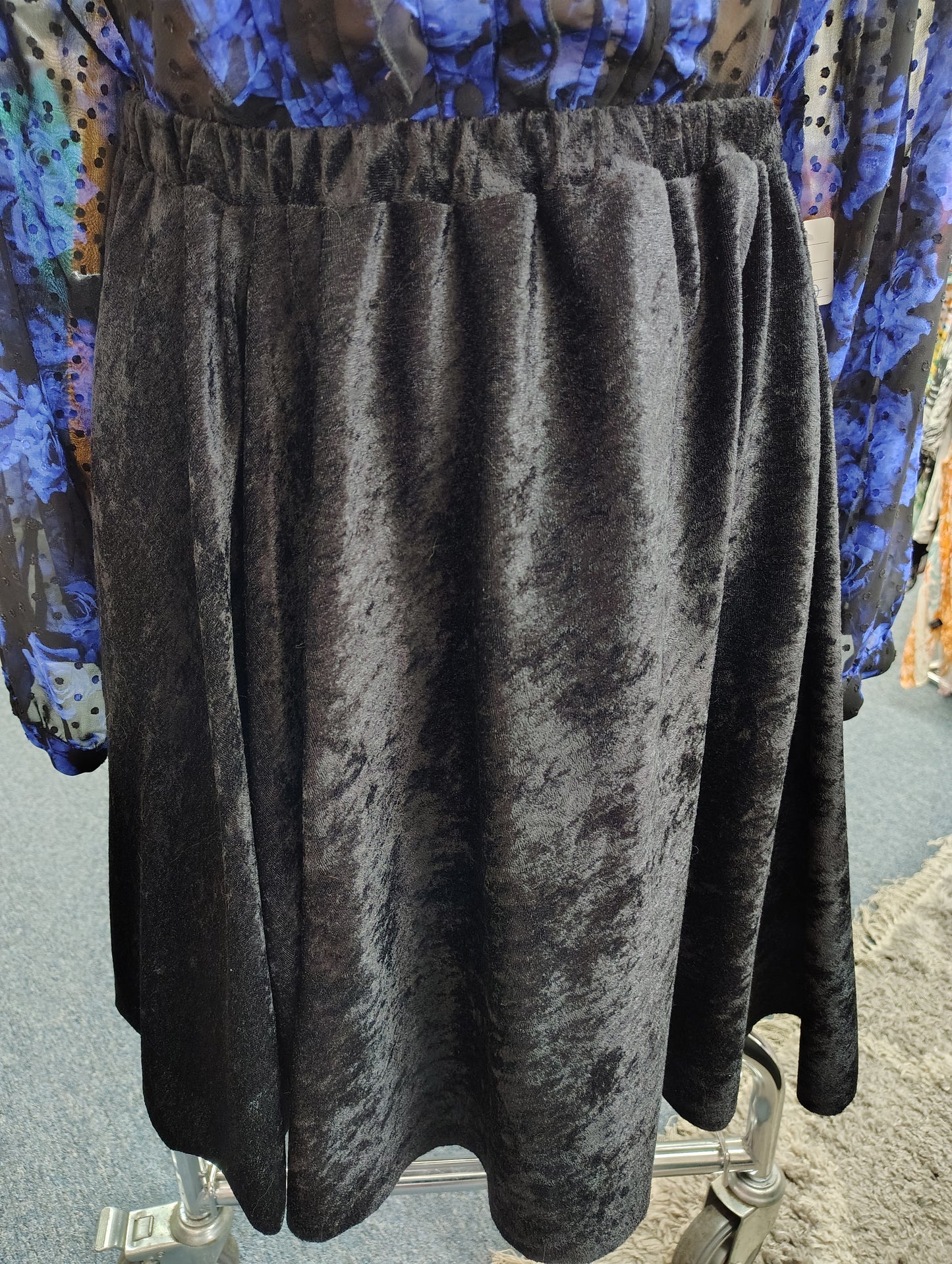 Seamlined Studios black velvet skater skirt size 4x