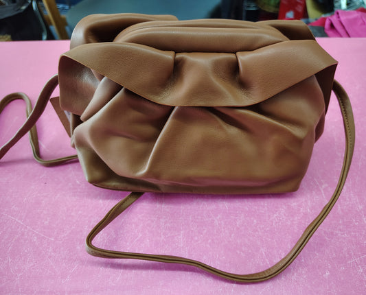 New kisslock camel colored bow crossbody bag