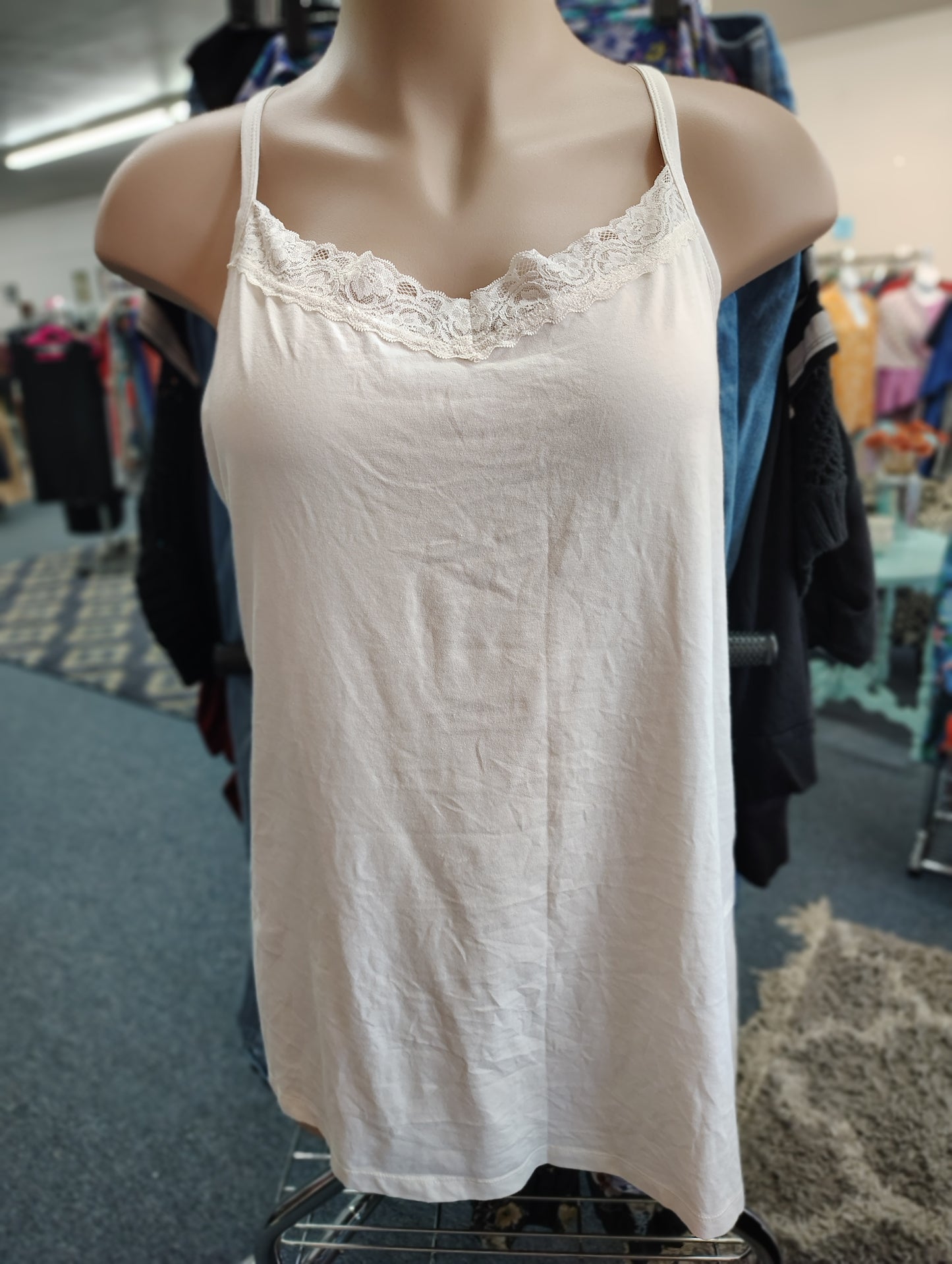 Catherines white lace trim tank top size 5x
