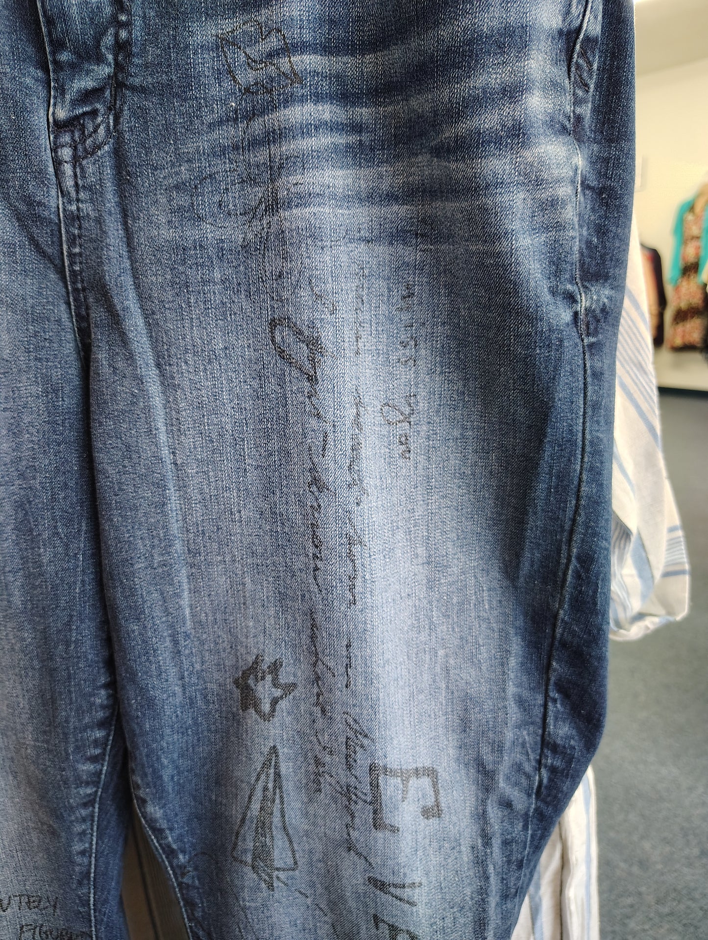 Torrid skinny denim with drawings size 14 short